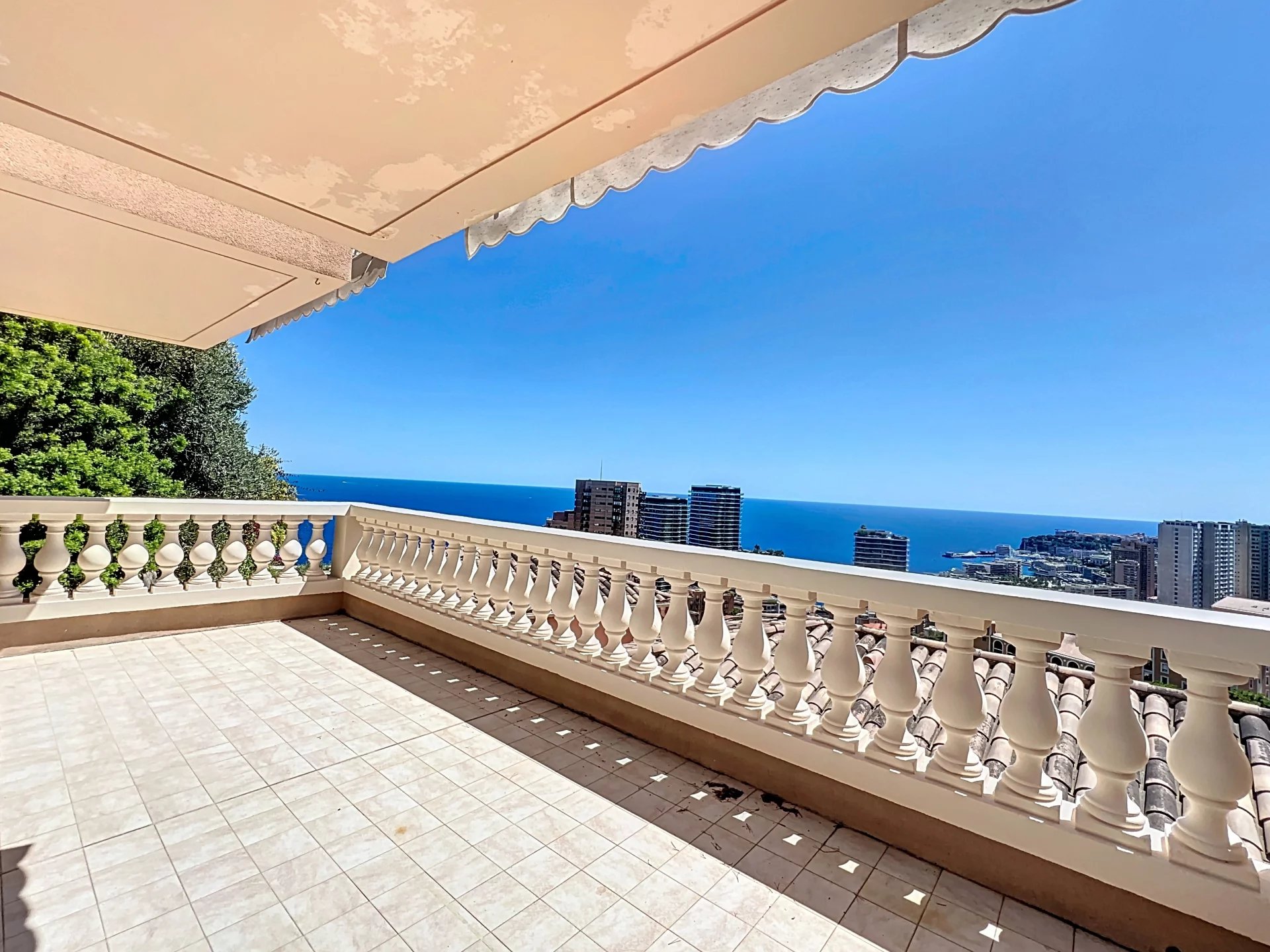 5 ROOMS - ROQUEBRUNE-CAP-MARTIN - SEA & MONACO VIEW