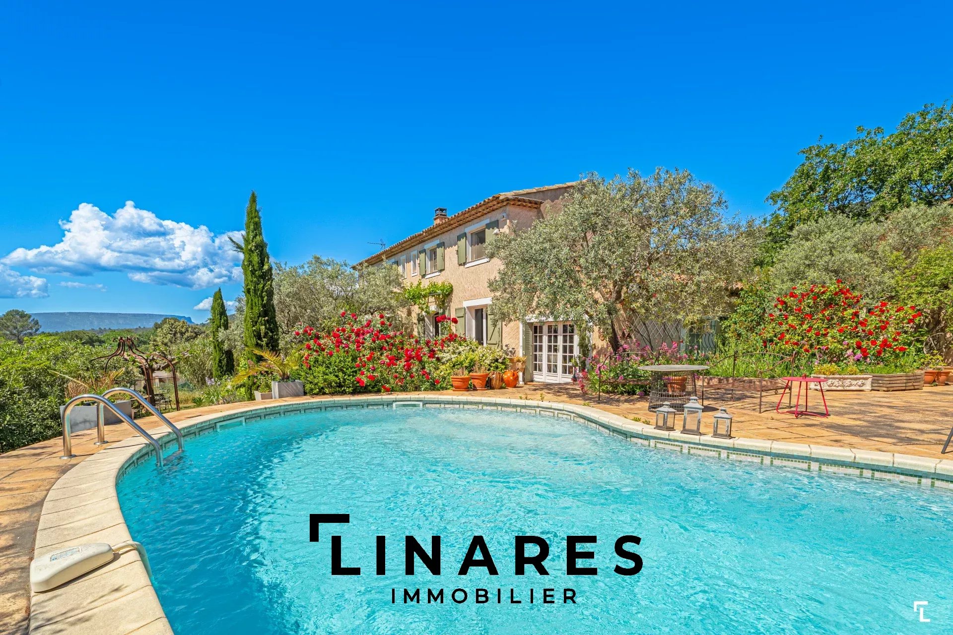 LA SEDUISANTE - Mas T5/6 de 170 m2 + Terrain 1200m2 + Piscine + Pool house - 83470 Seillons-Source-d'Argens