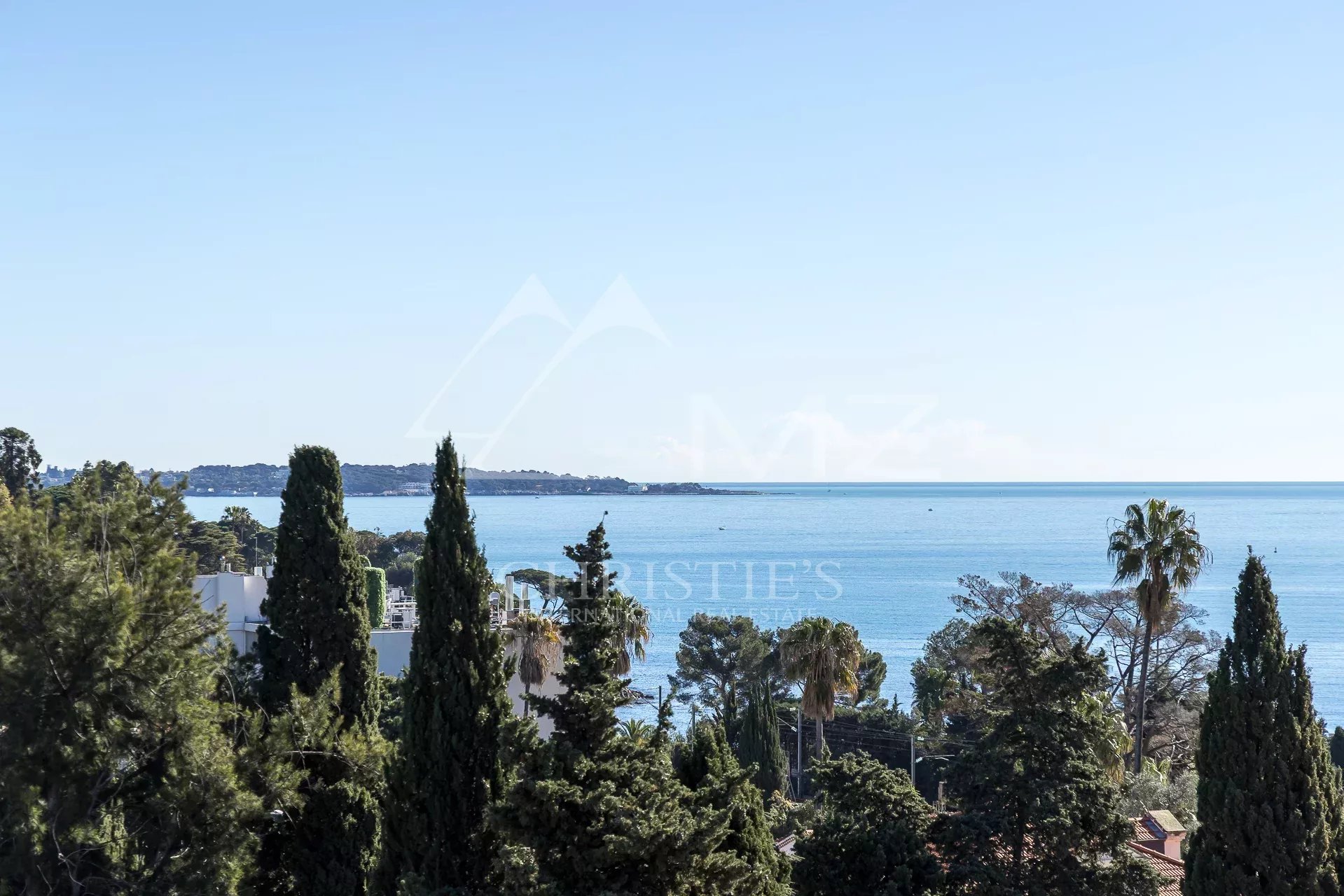 AVANT DERNIER ETAGE - 5 PIECES VUE MER