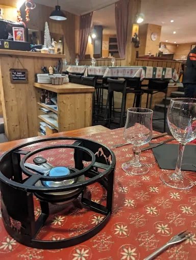 RESTAURANT FRONT DE NEIGE  STATION ALTITUDE — photo 12