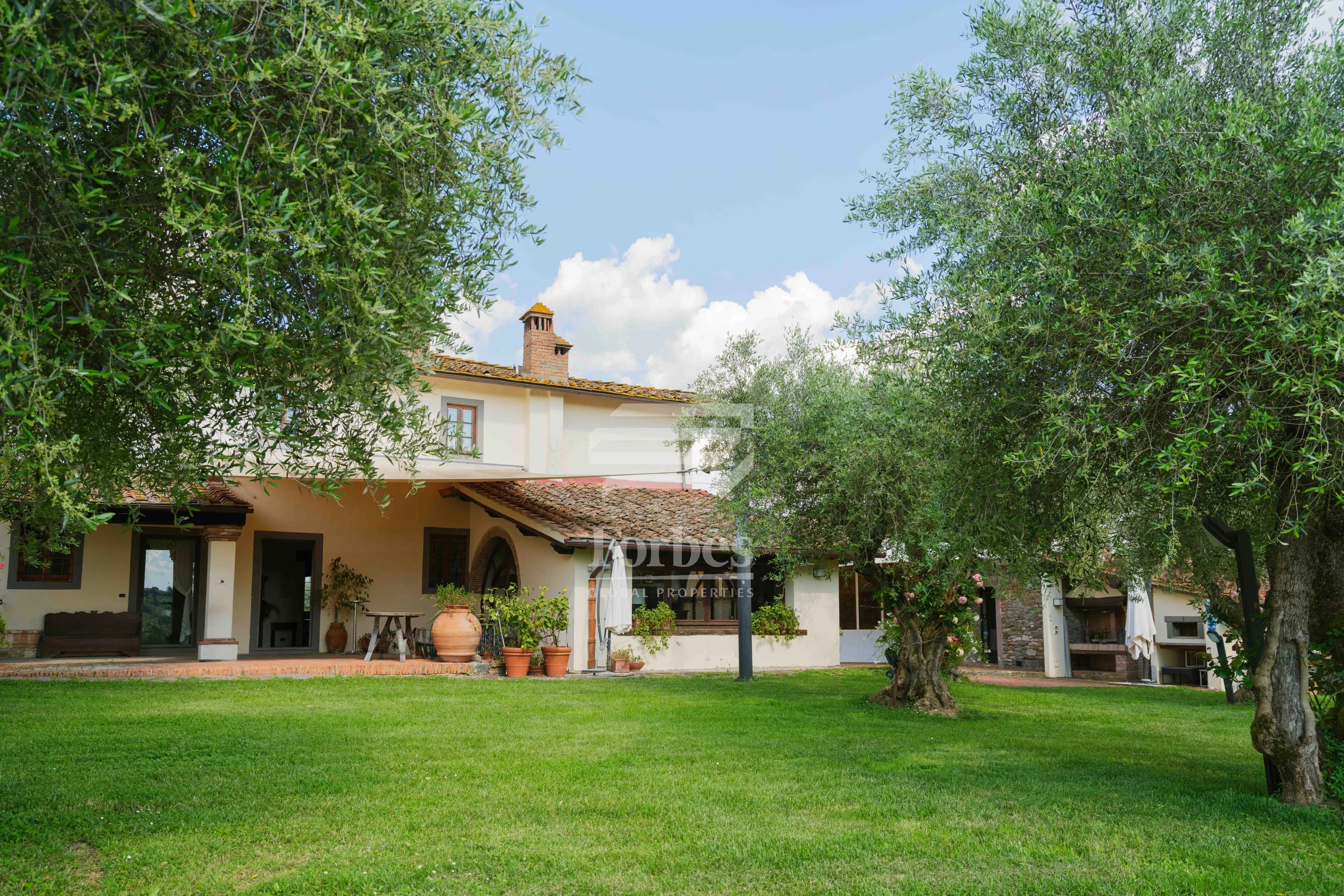 Farmhouse for sale in Tuscany, just minutes from Florence