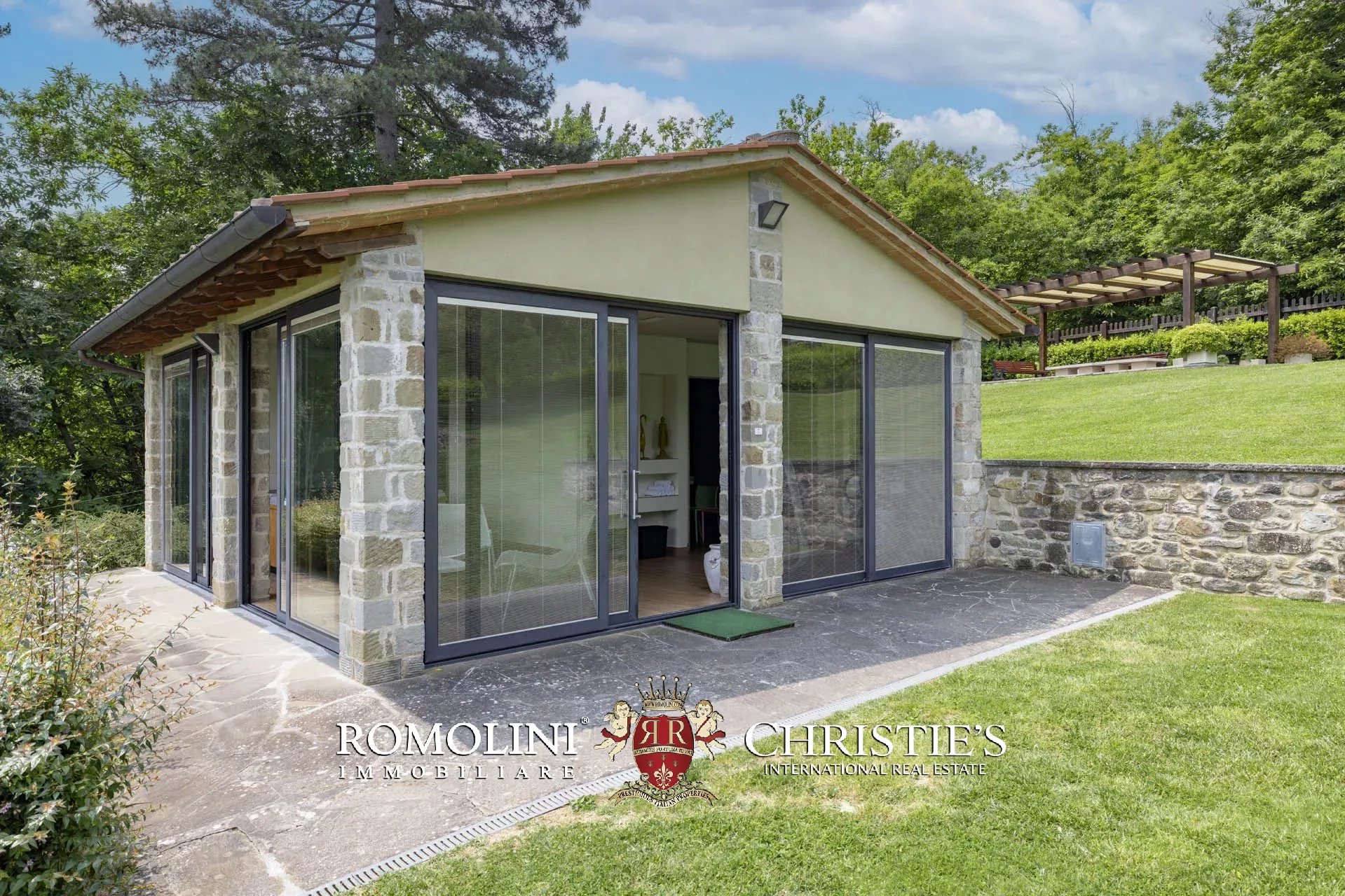 6 Bedroom Villa/Townhouse's Image 33