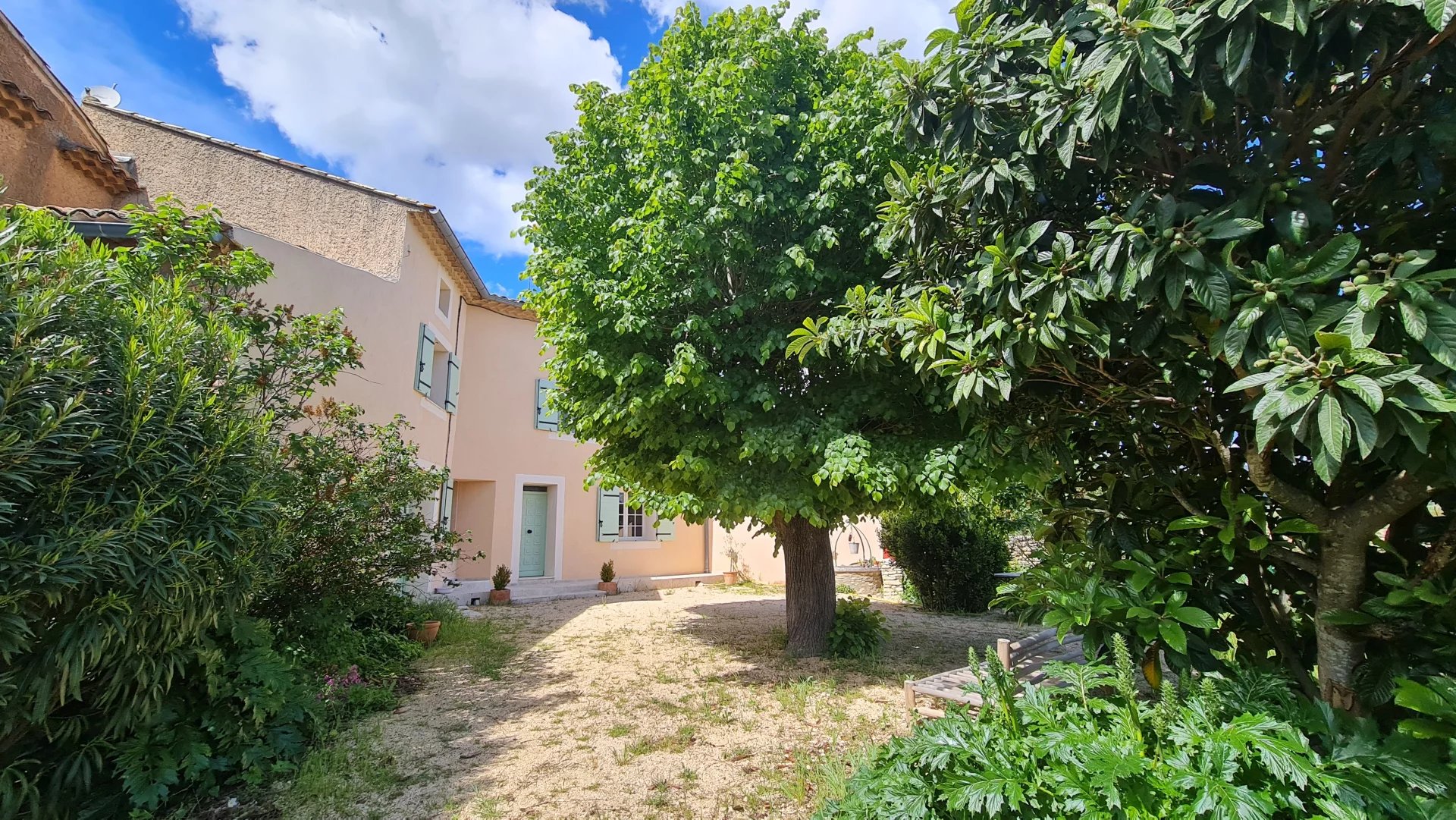 Belle maison de hameau avec jardin