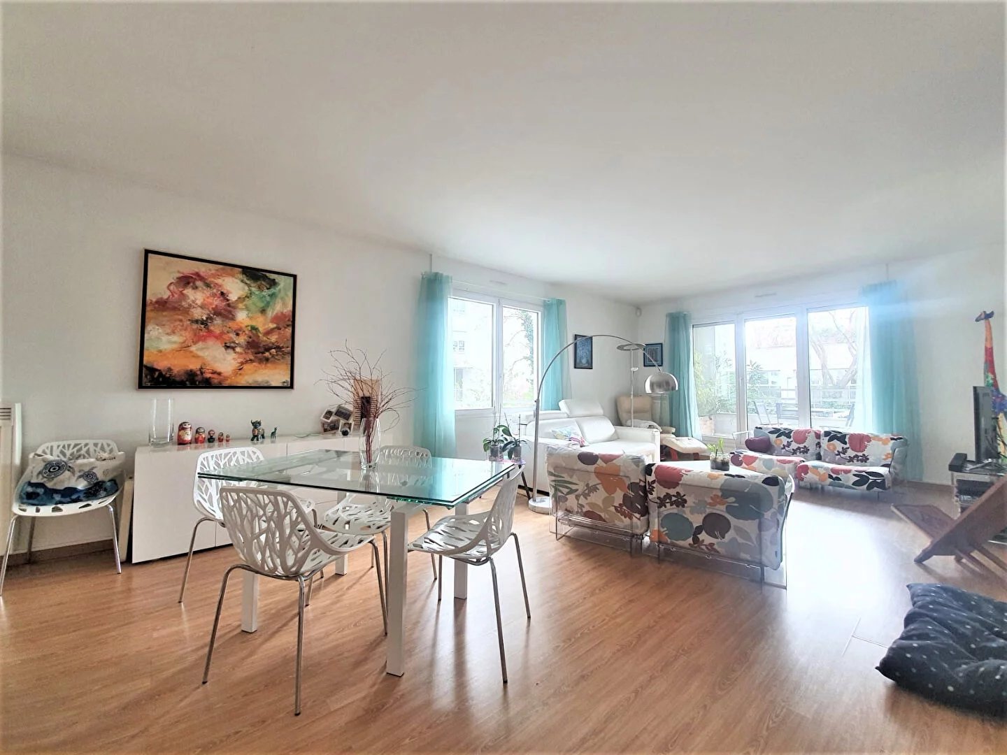 Spacieux Appartement 5 Pièces 117 m²  Courbevoie+ Verranda+Terrasse + 2 Parkings+Cave