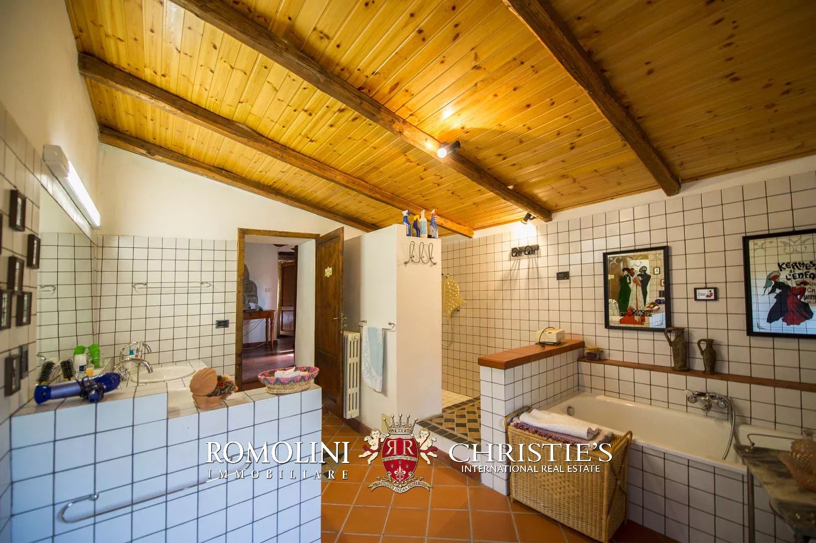 7 Bedroom Villa/Townhouse's Image 34