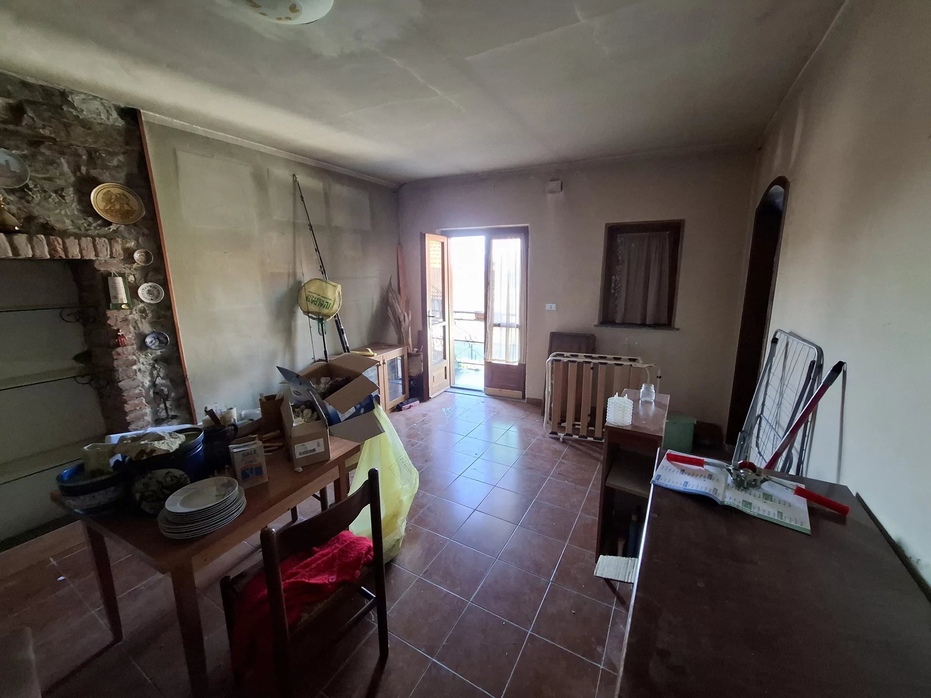 CASA DI AMPIA METRATURA A ROCCA