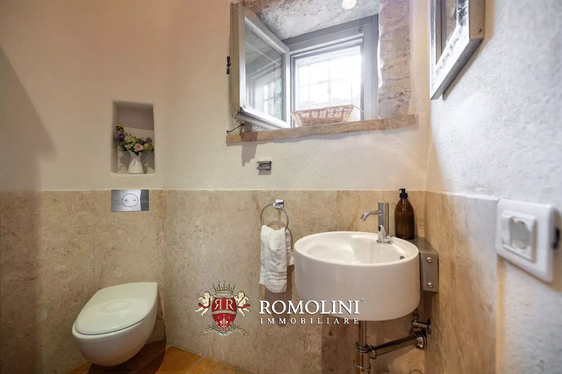 8 Bedroom Villa/Townhouse's Image 41