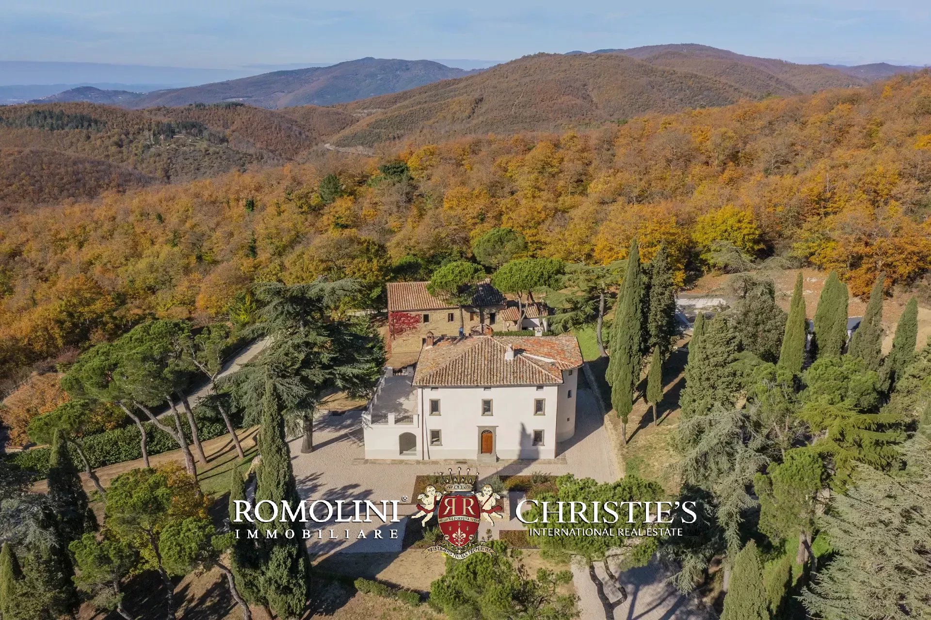 ART-NOUVEAU VILLA FOR SALE IN A PANORAMIC POSITION OVER LAKE TRASIMENO, UMBRIA