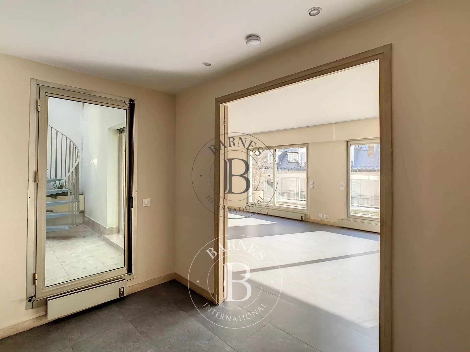 Daire Paris 8ème - picture 4