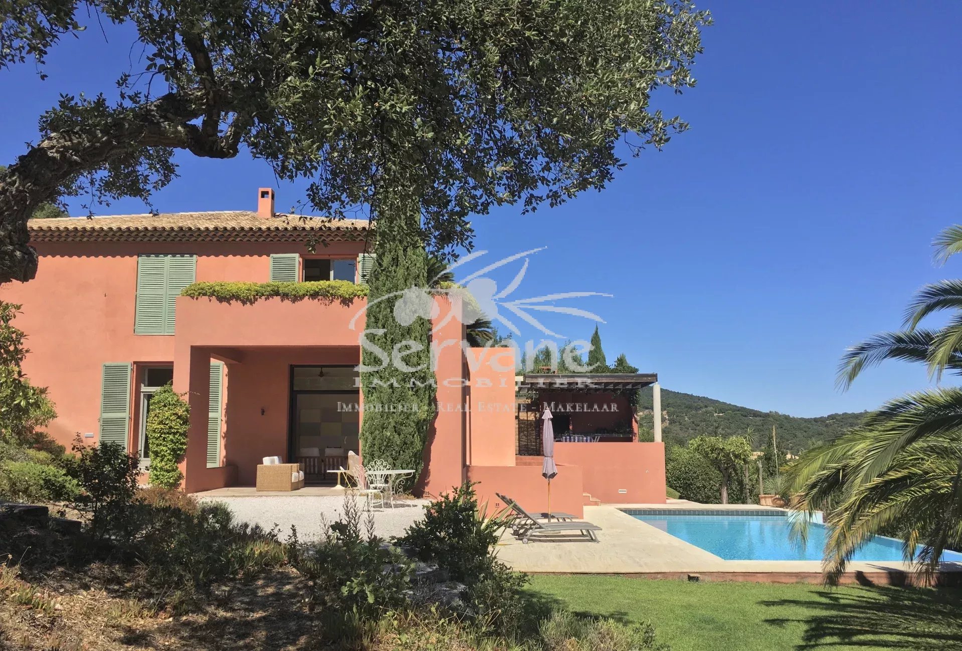 GRIMAUD Superb property with panoramic view and infinity pool