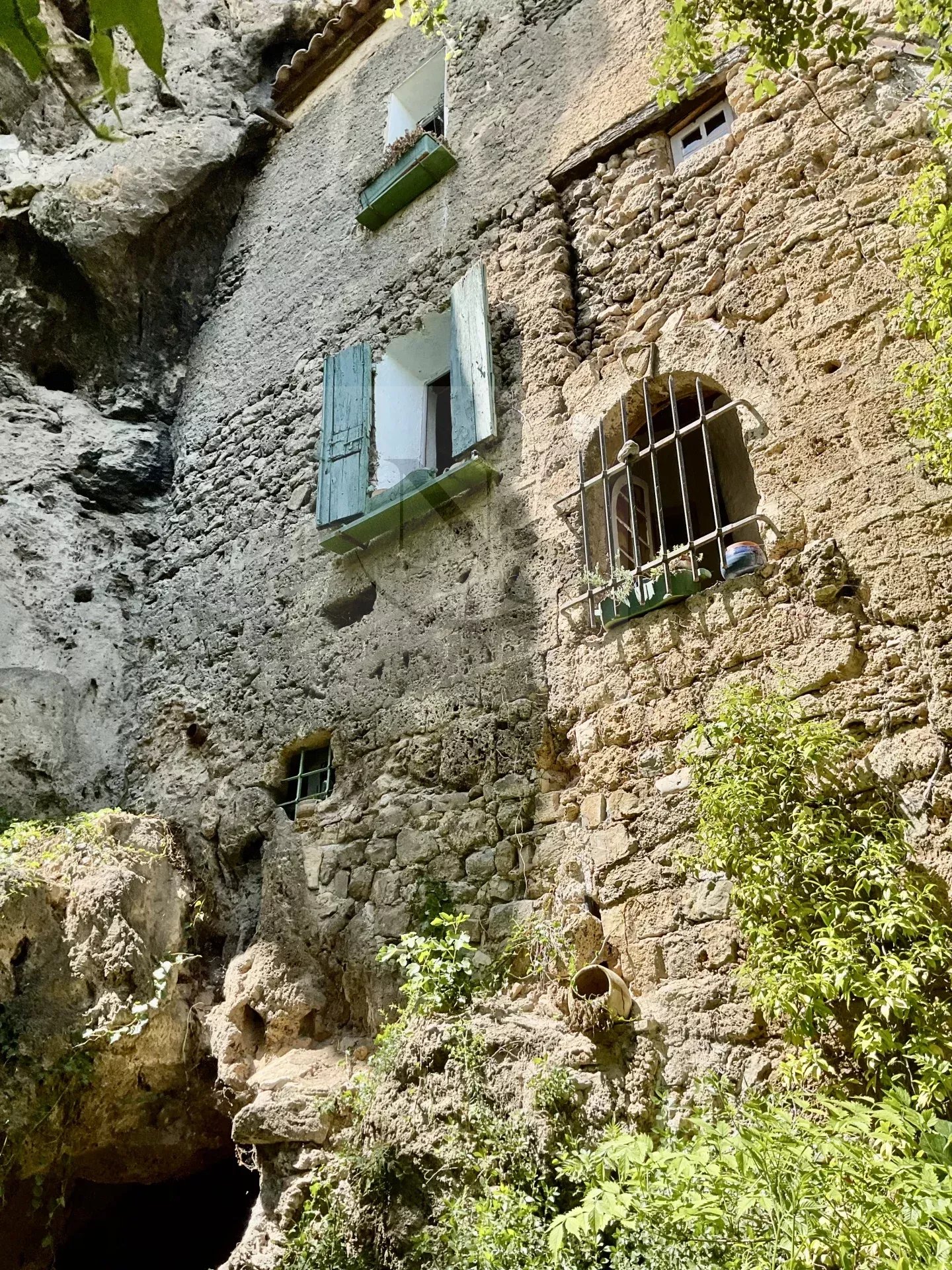 Exceptionnelle maison troglodyte atypique Cotignac - Photo 2