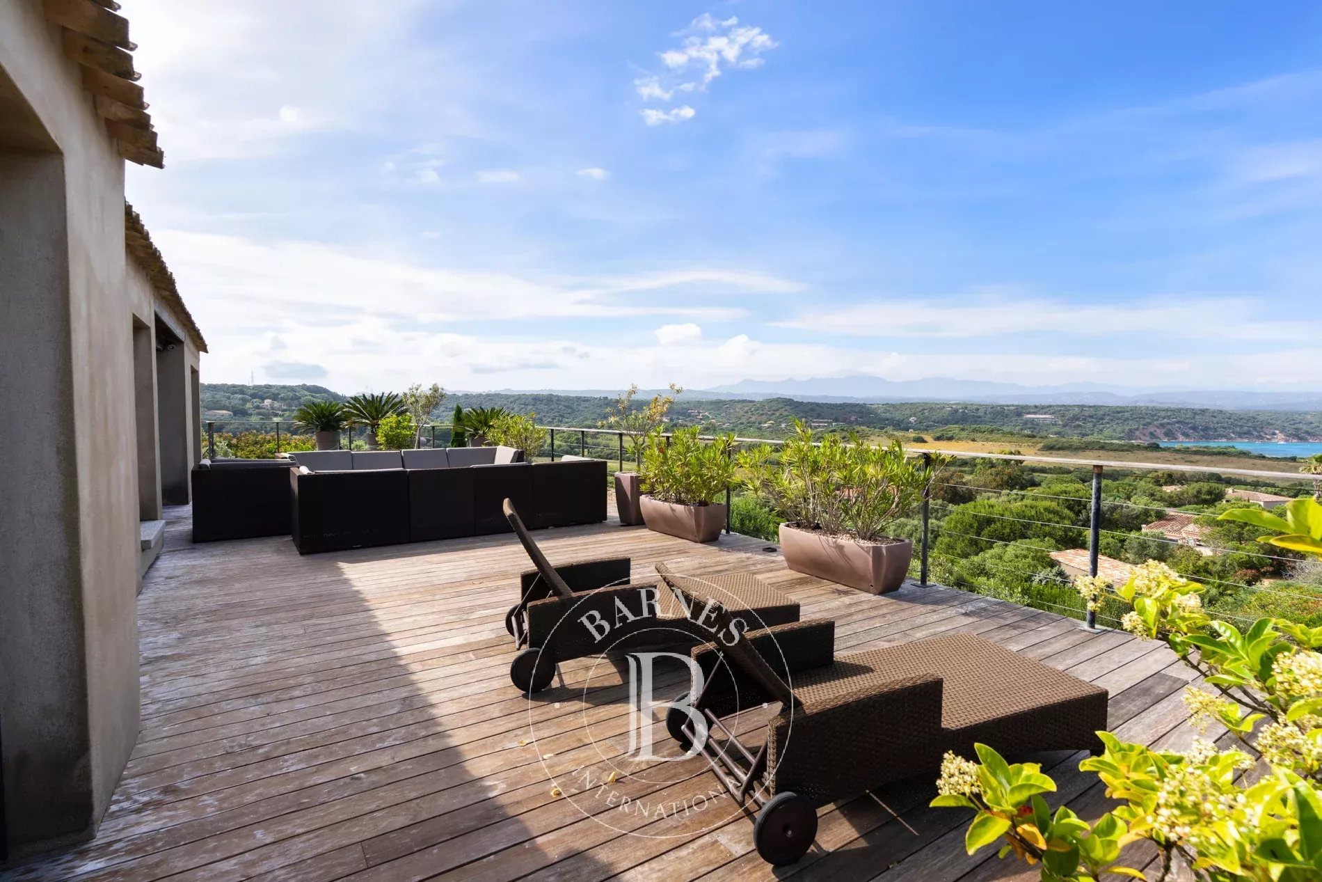 Exclusive listing – Bonifacio. Architect-designed villa in the style of a bergerie, featuring 4 bedrooms, a swimming pool, sea and mountain views, and close proximity to the beach. - picture 7 title=