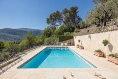 Tourrettes-sur-Loup: Charming stone sheepfold with panoramic views — photo 2 of 7