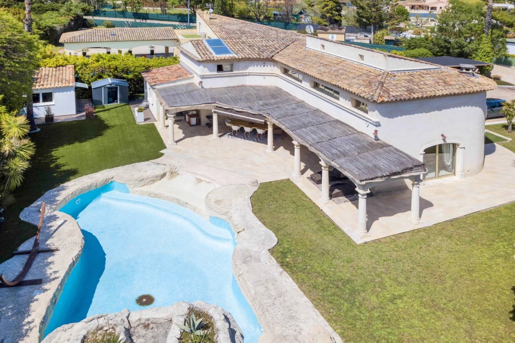 Villa for sale in Valbonne — Provençal Villa for sale in Valbonne with master space