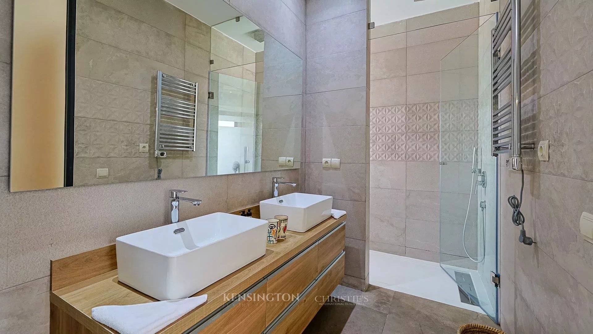 7 Bedroom Villa/Townhouse's Image 35