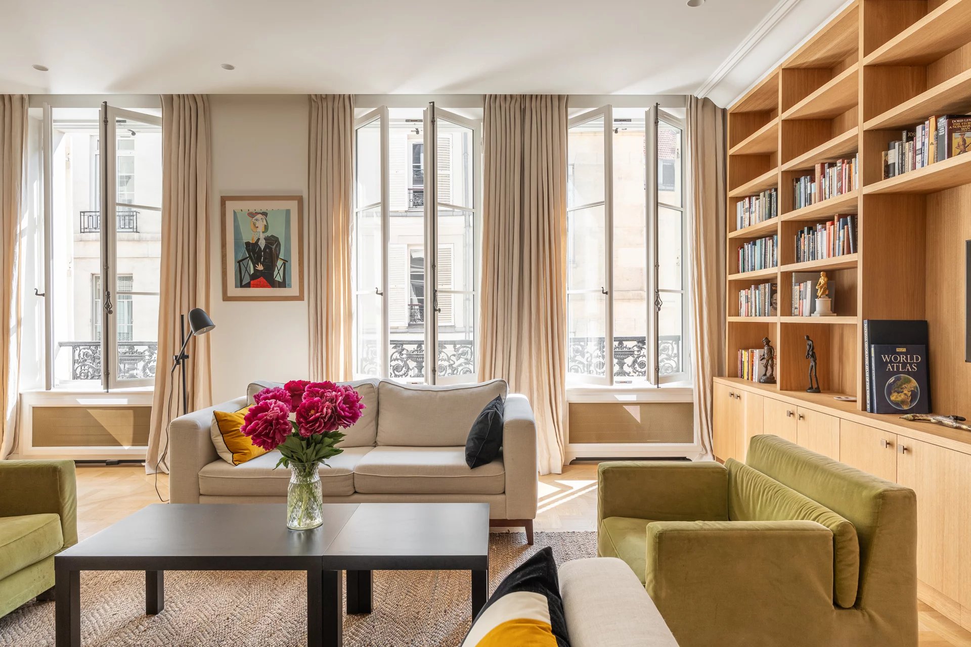 PARIS 7 - SAINT-THOMAS D'AQUIN - 153 m² reception apartment - 2 bedrooms - 4 rooms