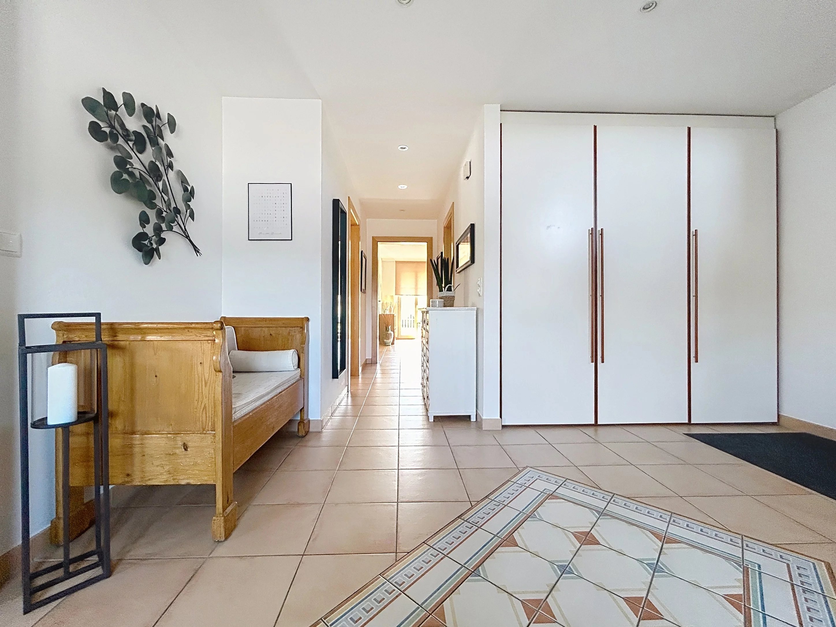 Spacieuse villa familiale de caractère avec vaste jardin (Laténa)