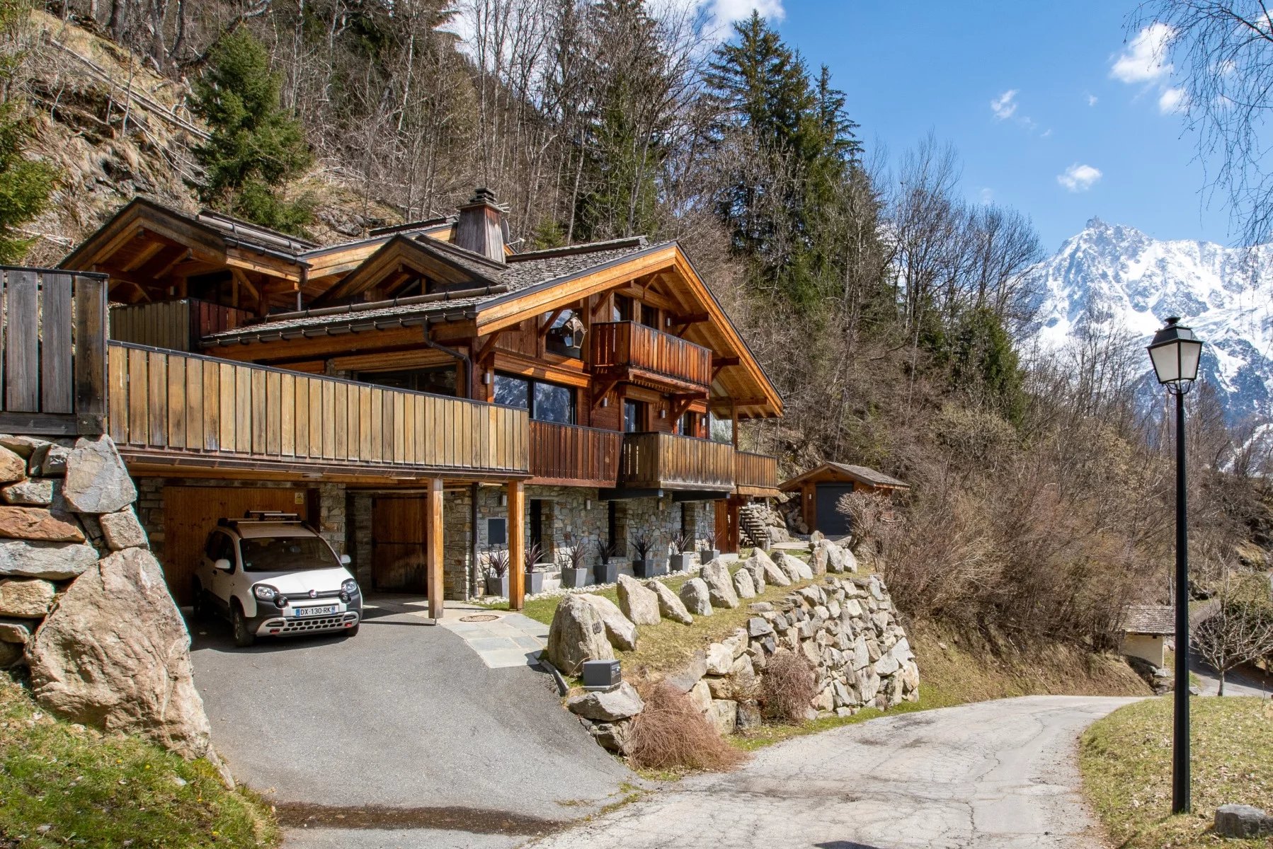 LES HOUCHES – A 5-bedroom chalet with fabulous views in Coupeau Accommodation in Chamonix