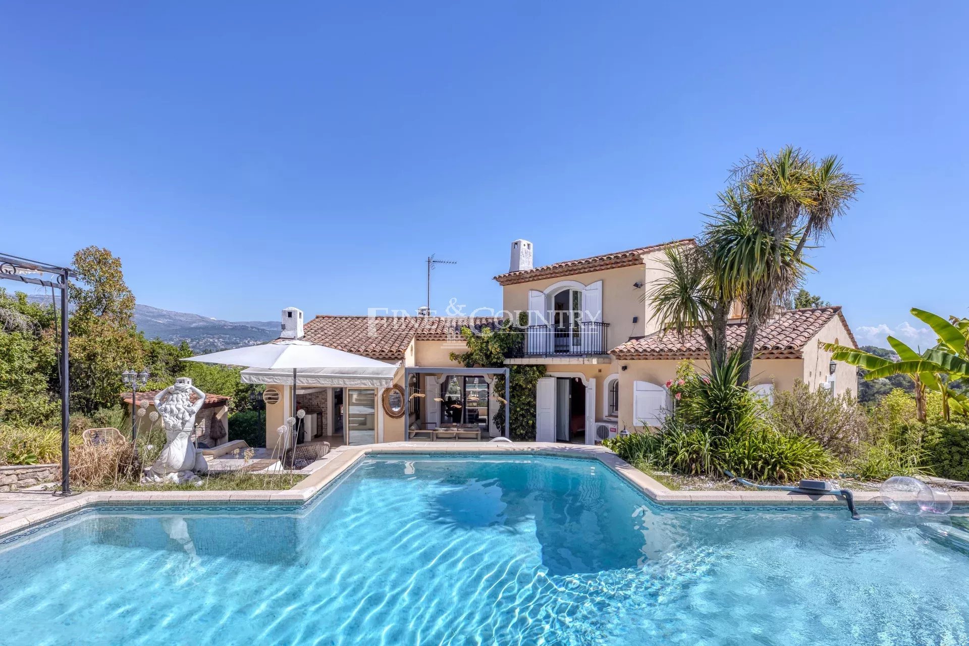 Photo of For sale  Villa in Valbonne - Panoramic view