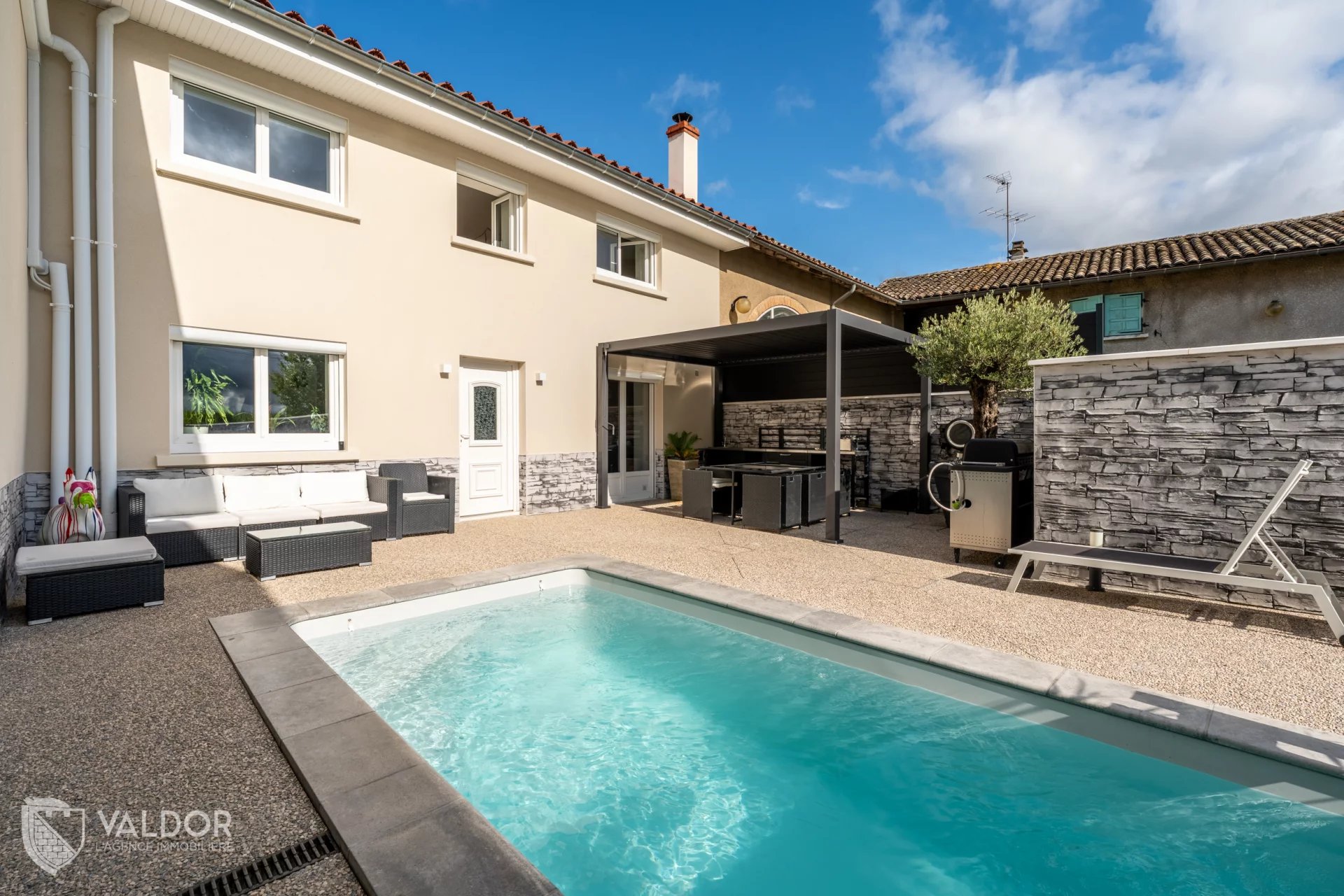Maison moderne à Savigneux avec piscine privée