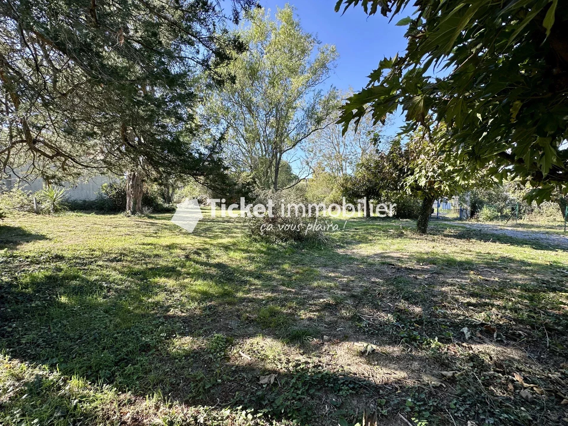 🟩 Terrain constructible 712m² — photo 2