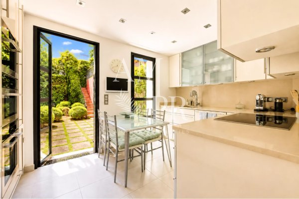 Unique Opportunity: Private Estate Featuring 2 Independent Villas and a Swimming Pool. — photo 5