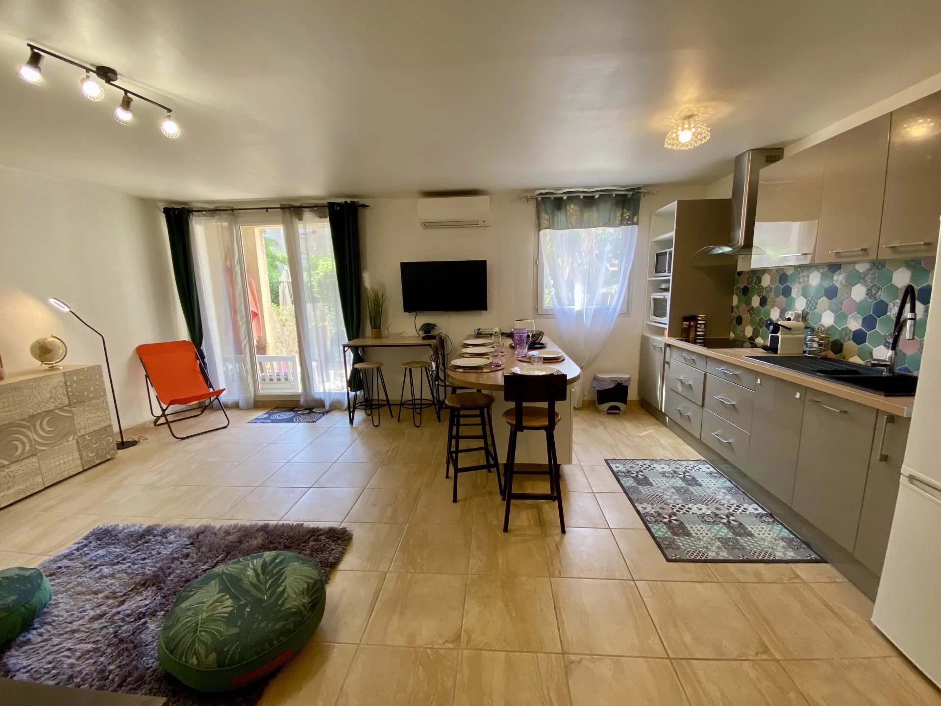 Agence immobilière de CAPSULE CORP