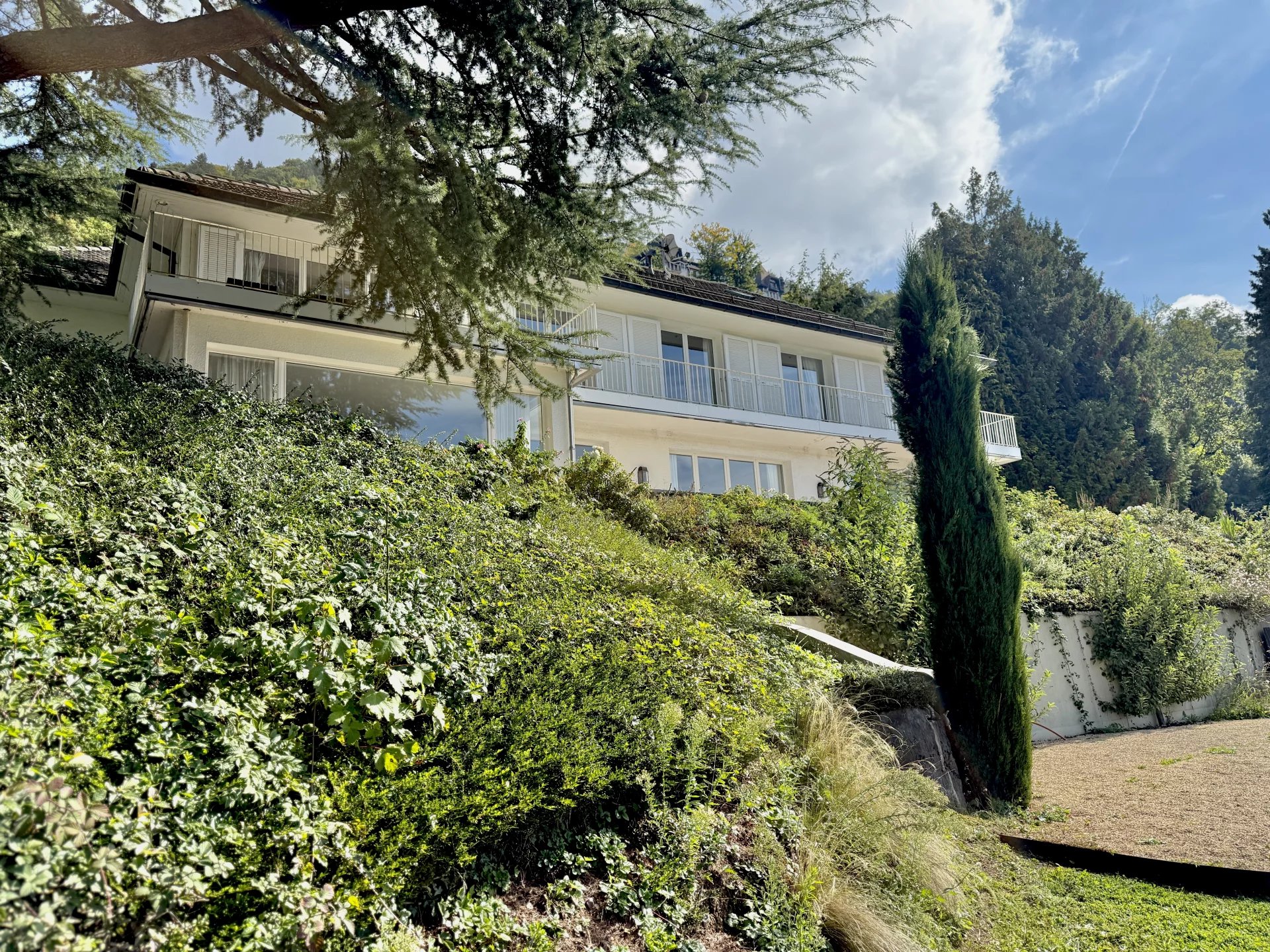 Villa panoramique avec piscine et pool house, grand terrain