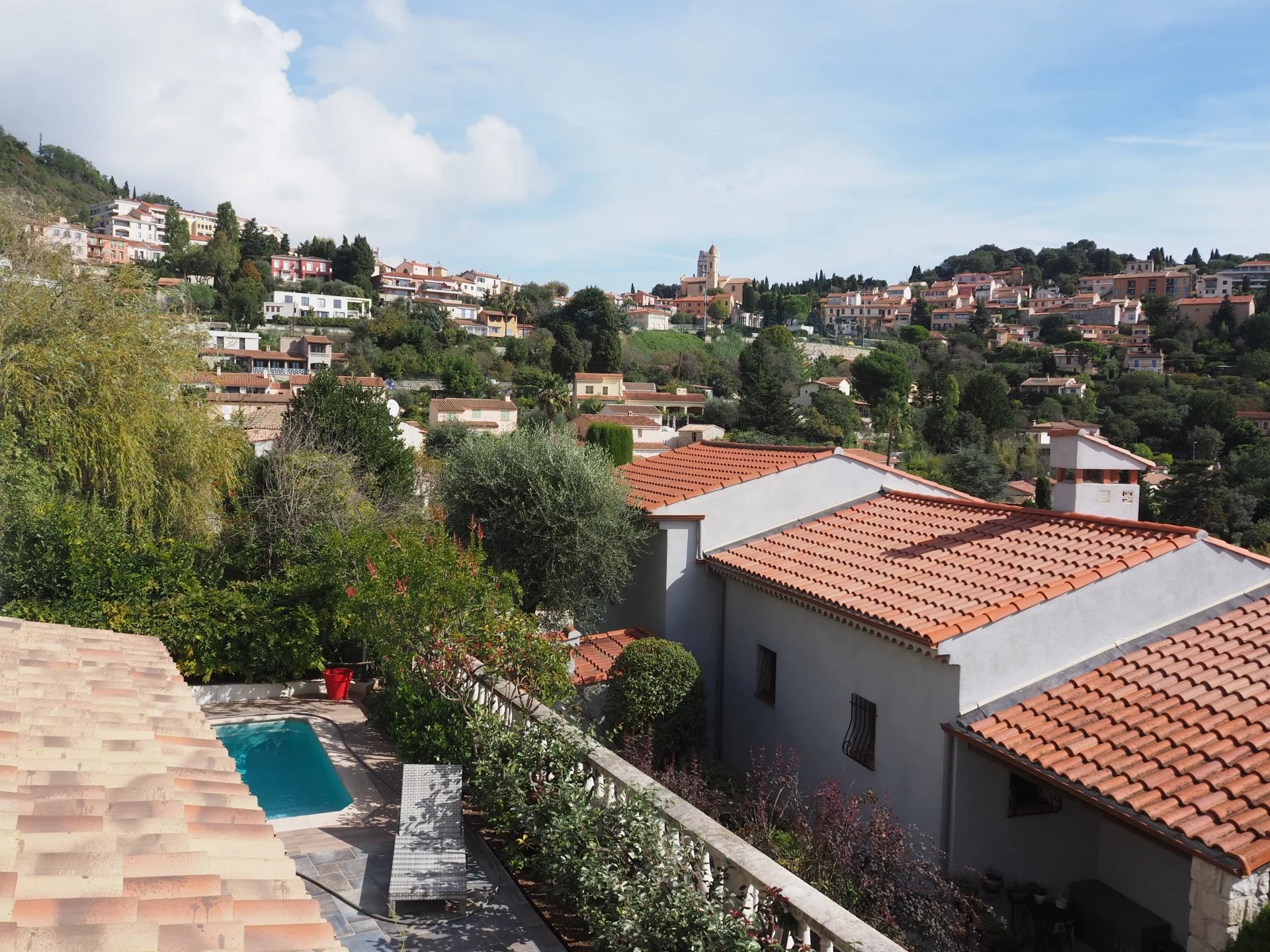 Idyllisches Wohnen über Monaco