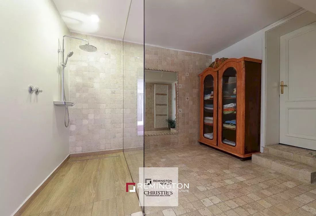 4 Bedroom Villa/Townhouse's Image 4