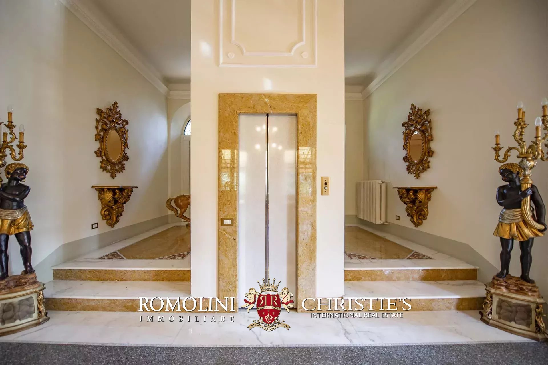 8 Bedroom Villa/Townhouse's Image 16