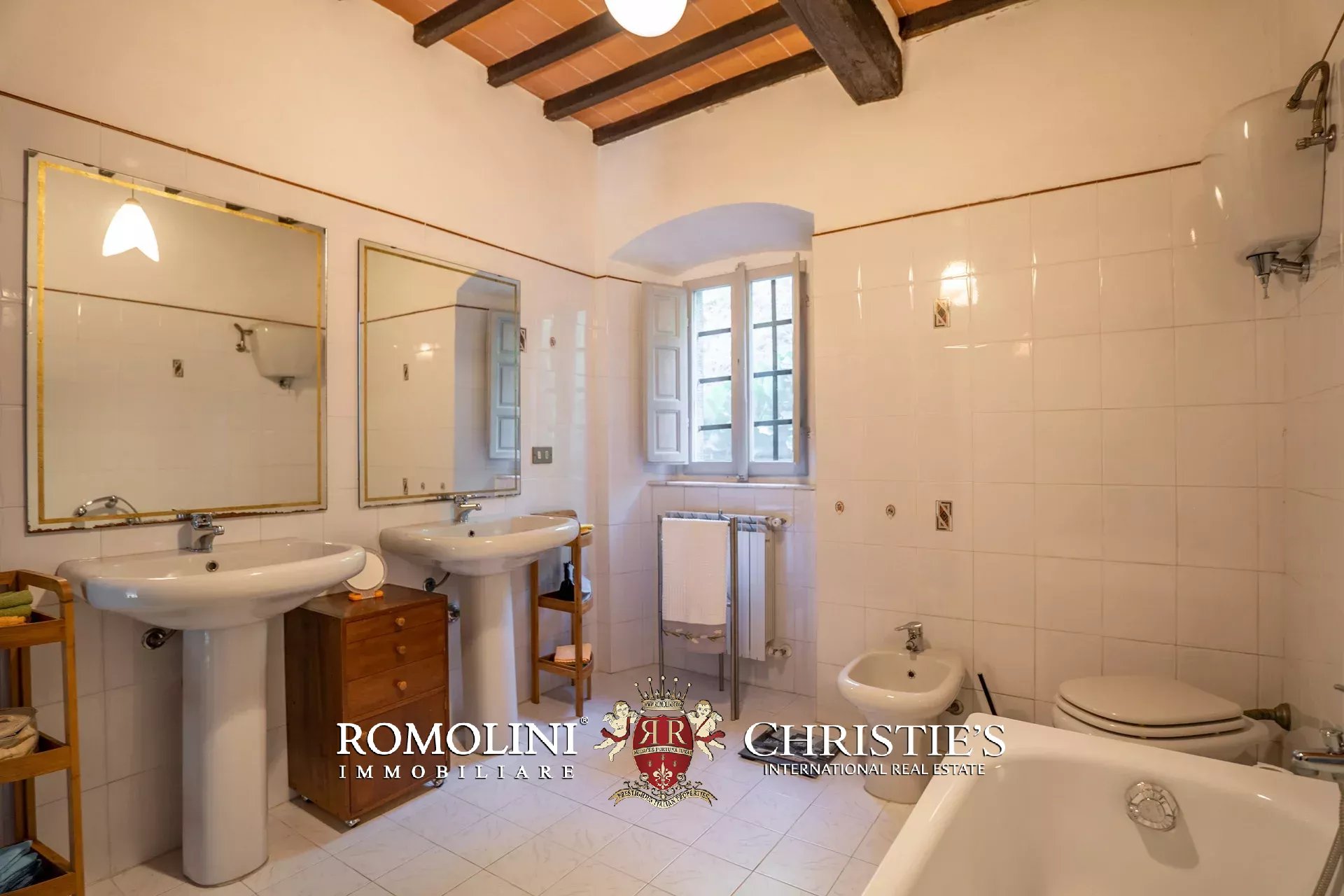 6 Bedroom Villa/Townhouse's Image 48