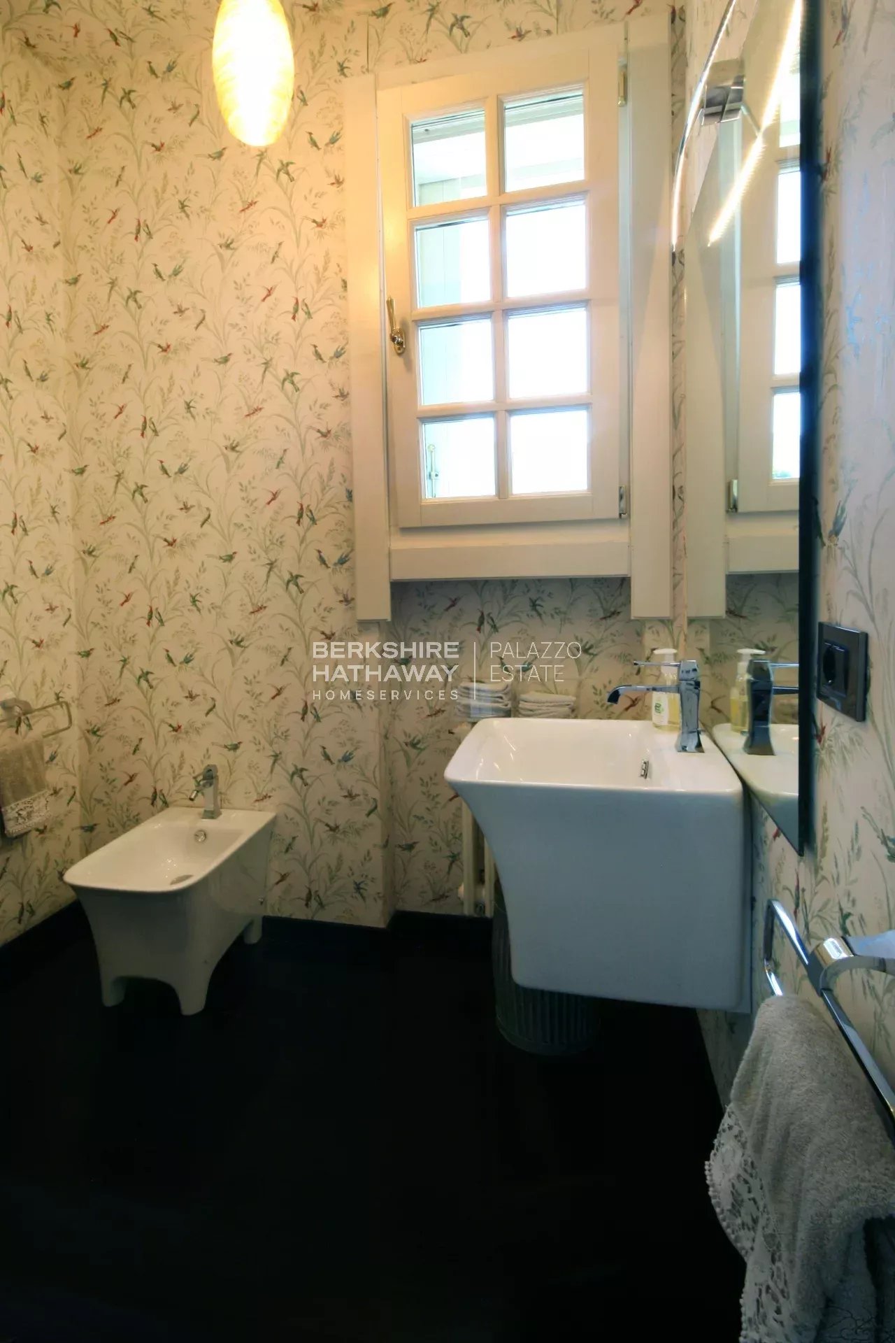 Magnificent detached villa with a large garden, minutes from the sea and Pietrasanta