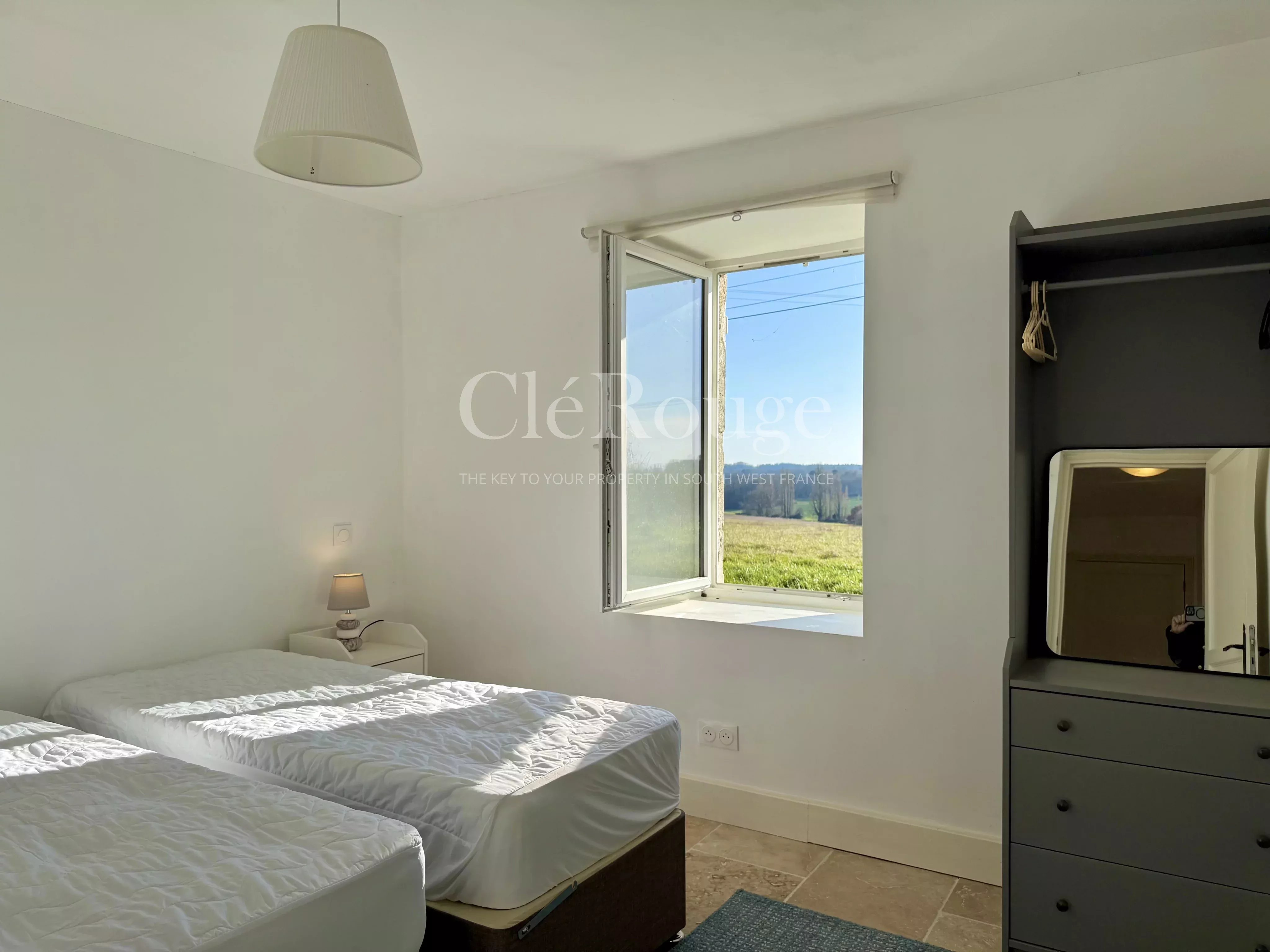 Elégante propriété en pierre avec 2 gîtes, piscine et grange située dans le triangle d'or entre Duras et Eymet