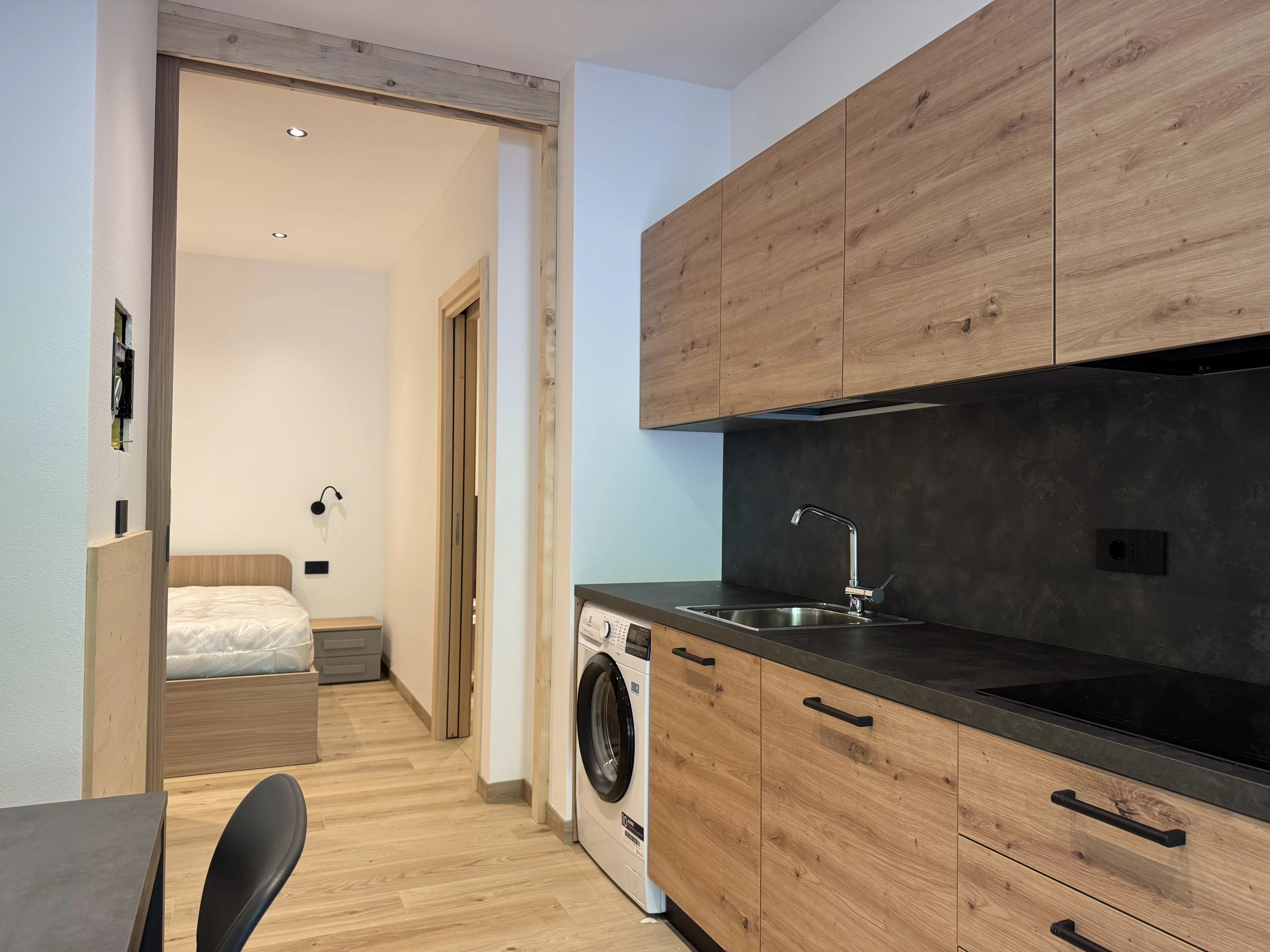 NEW STUDIO APARTMENT WITH PARKING SPACE — photo 3