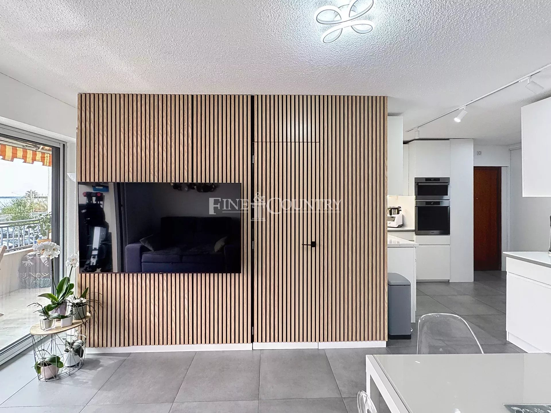 Apartment for sale with terrace in the heart of Golfe Juan Accommodation in Cannes