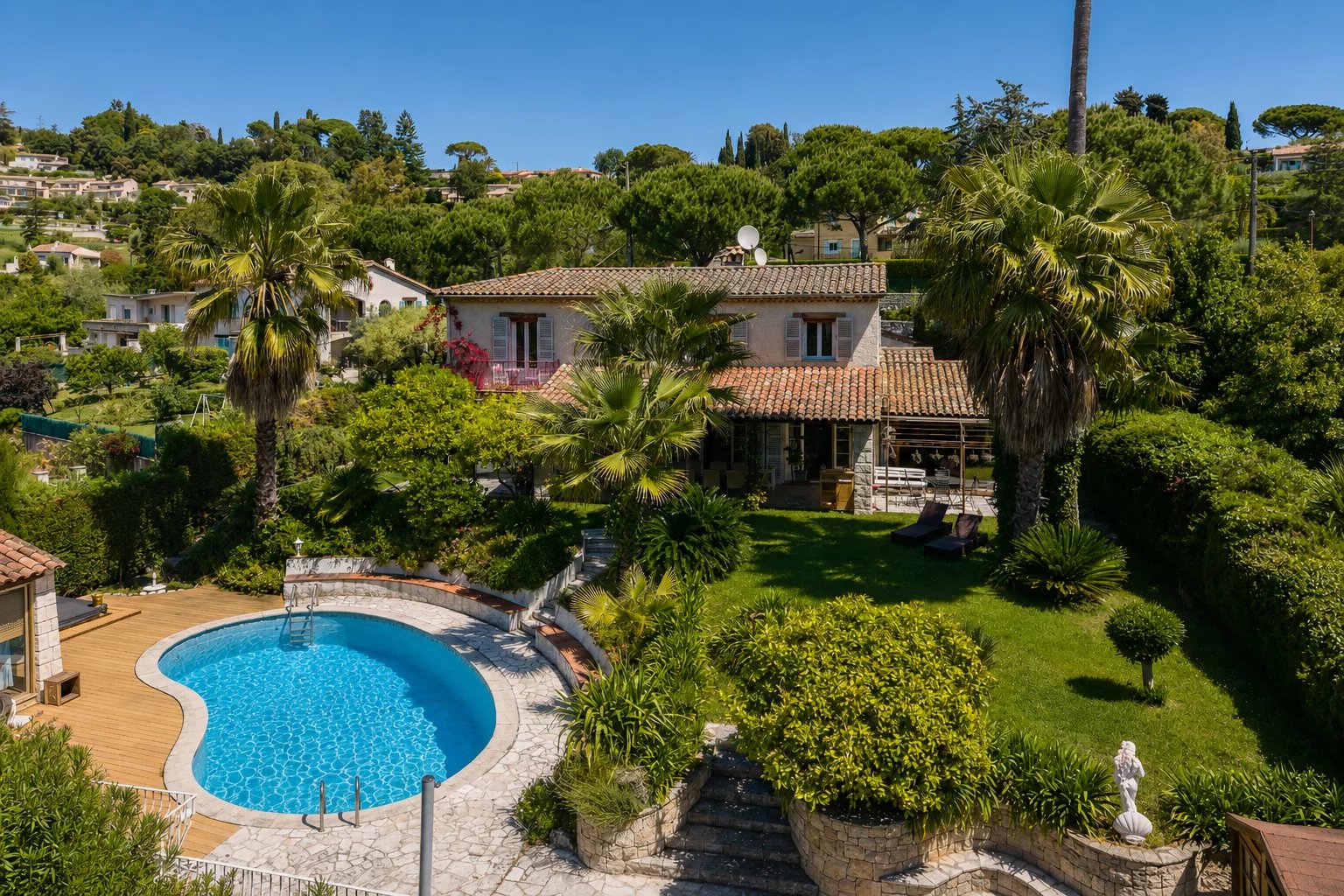 Belle villa familiale avec vue mer et vue sur Saint-Paul de Vence
