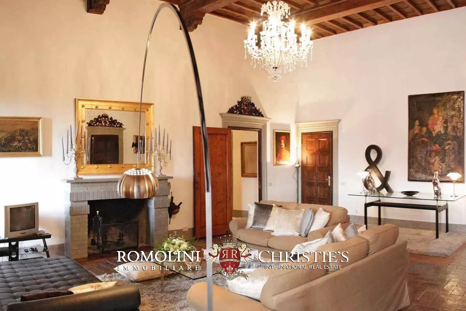 LUXURY HISTORICAL VILLA FOR SALE IN RADDA IN CHIANTI, TUSCANY