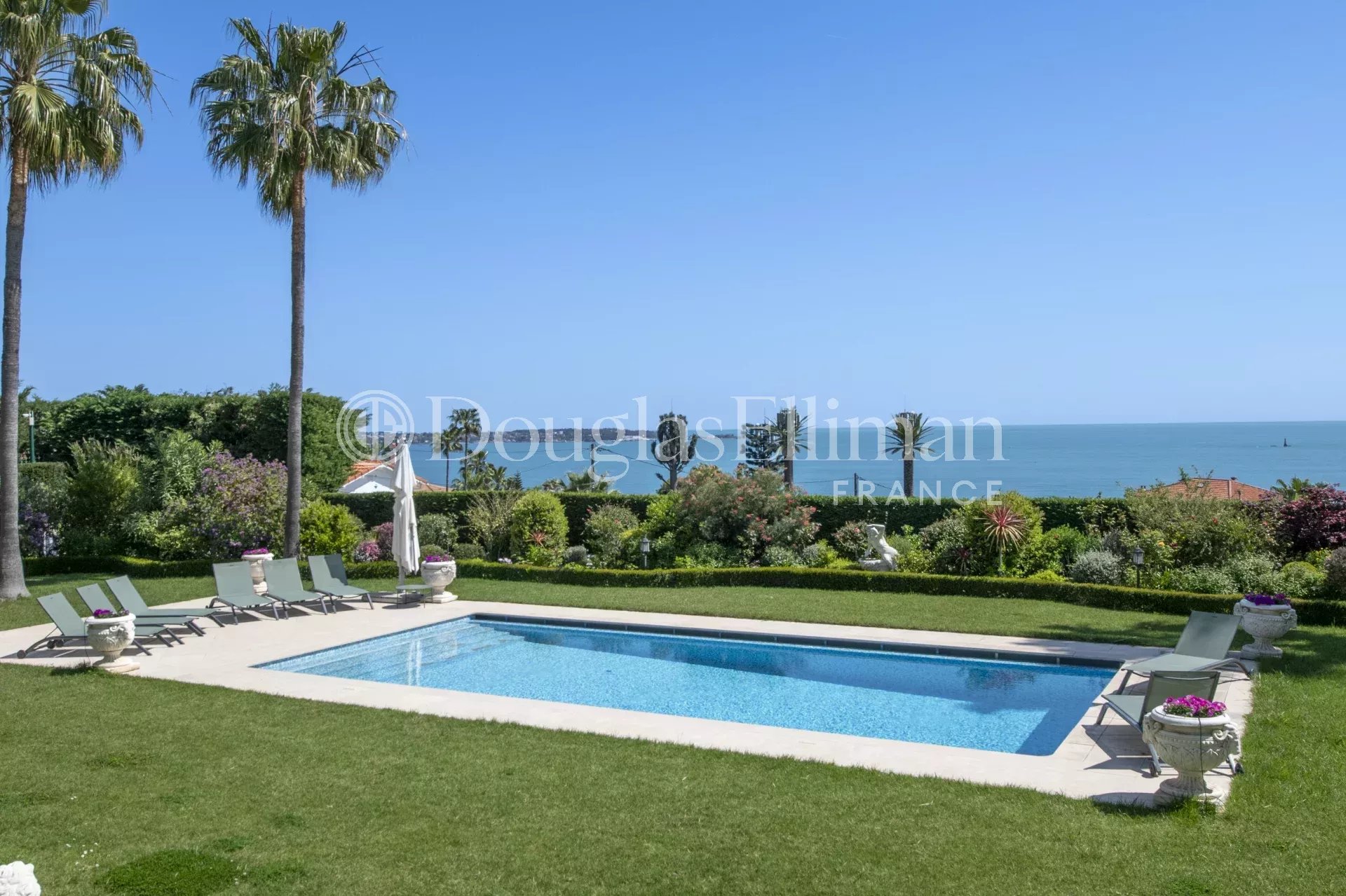 SUPER CANNES – Splendide villa avec vue mer panoramique - Image nᵒ3