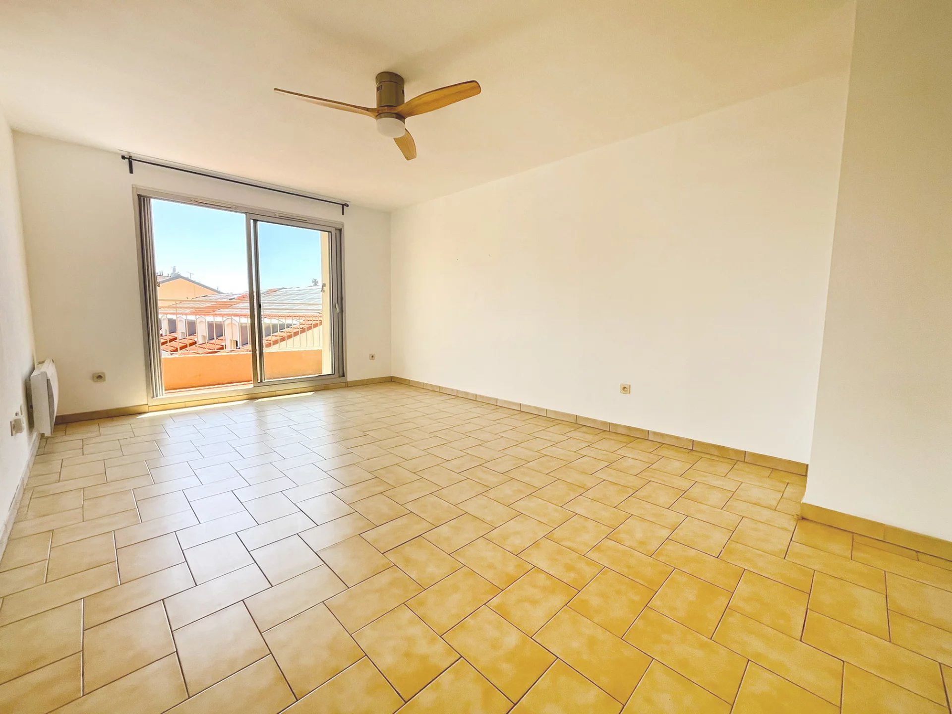 LIBERATION - RARE ! DERNIER ETAGE - 2P 53m² - TERRASSE - vue dégagée - 265.000 €