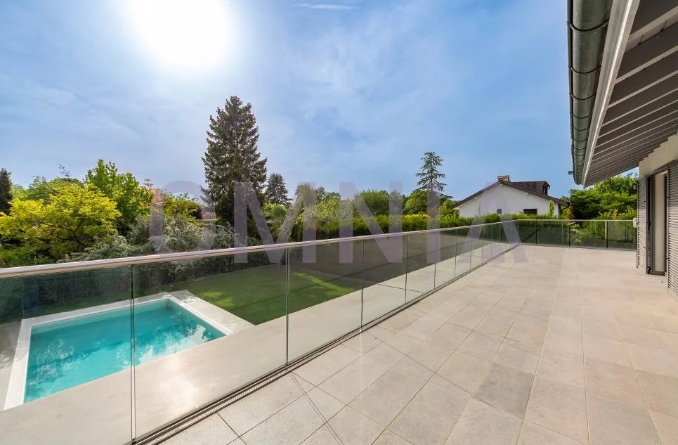 Villa de 330 m2 avec piscine et 1000 m2 de terrain