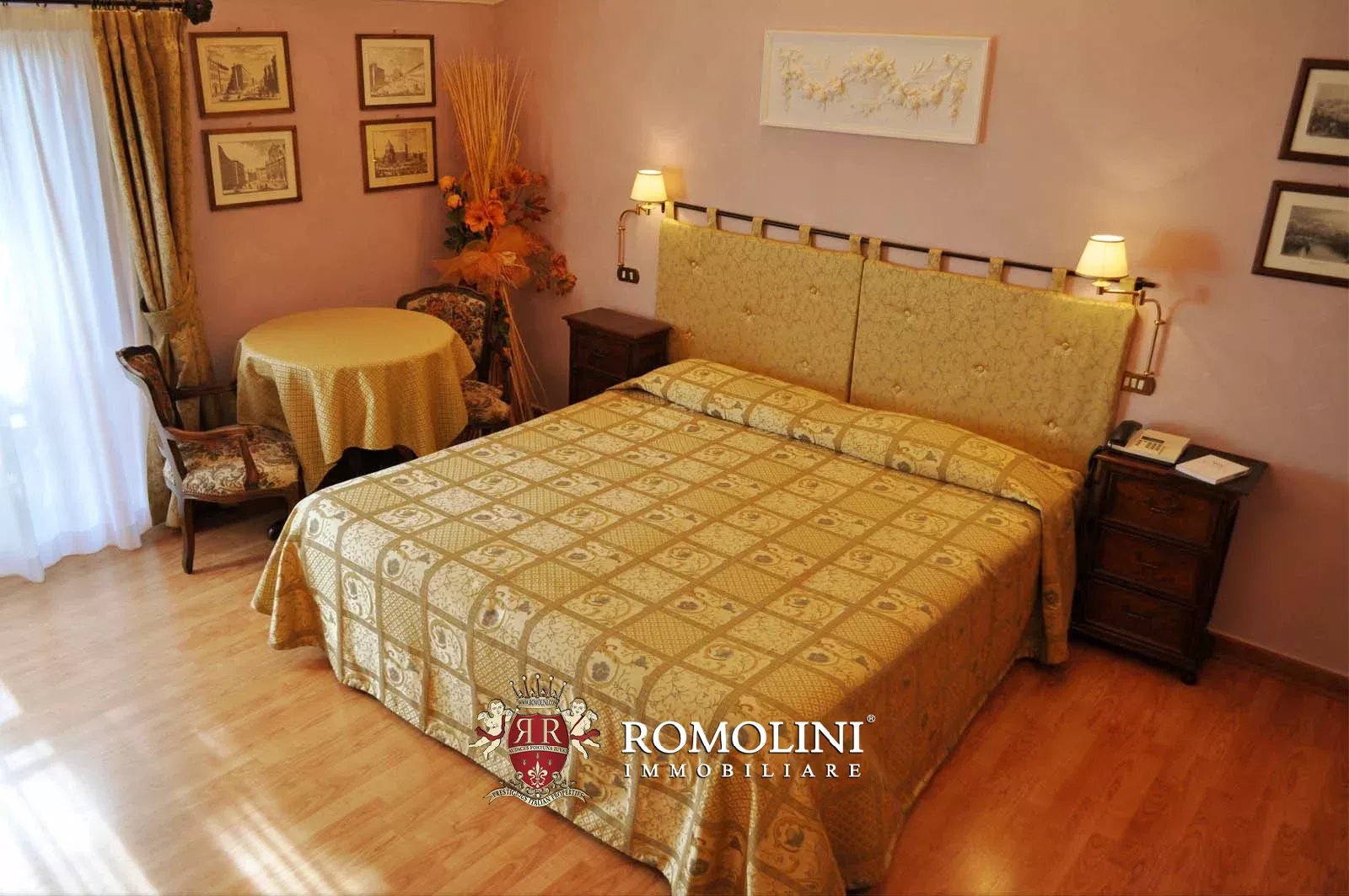 53 Bedroom Vineyard's Image 51