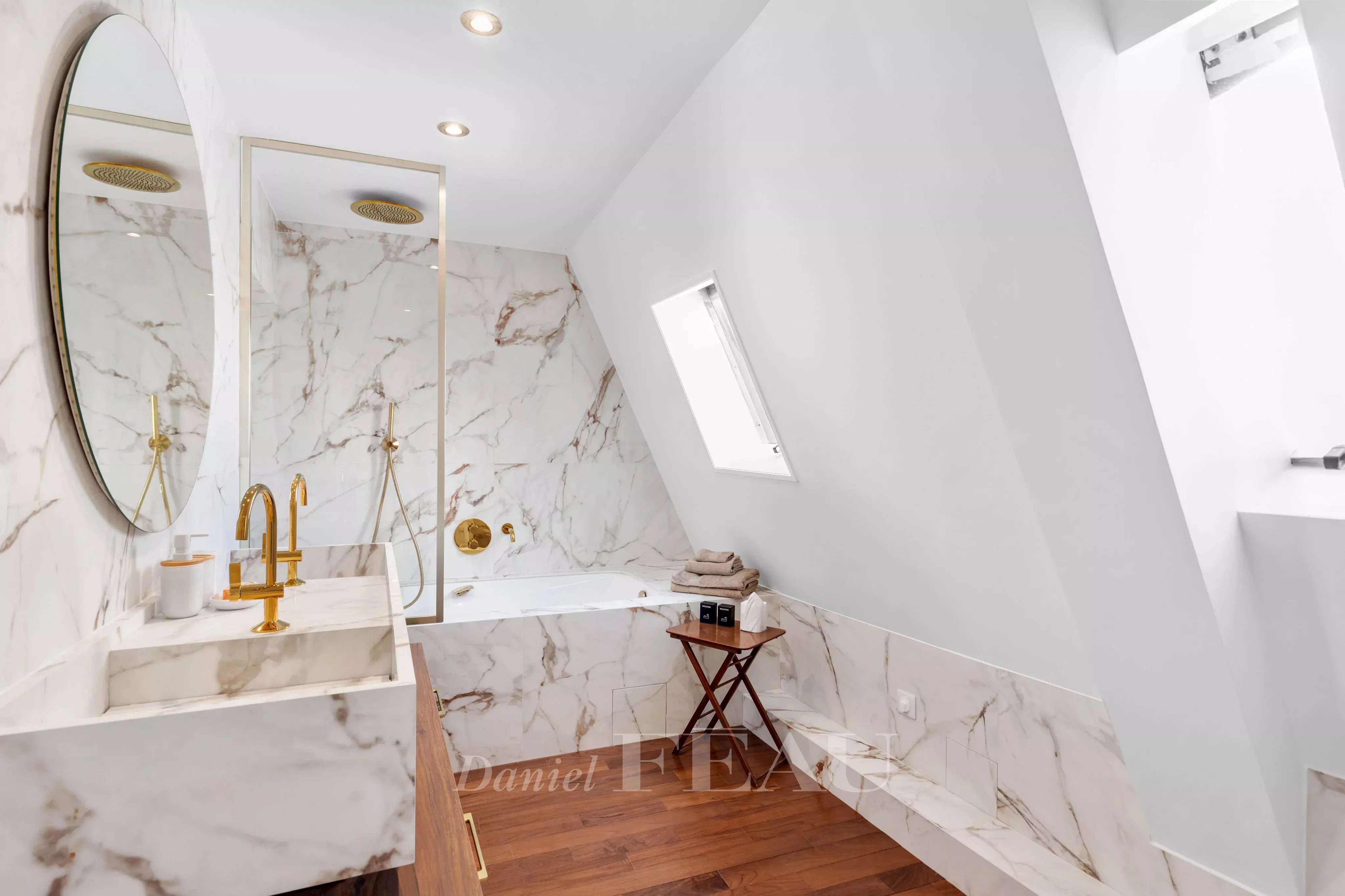 Sale Apartment Paris 8th