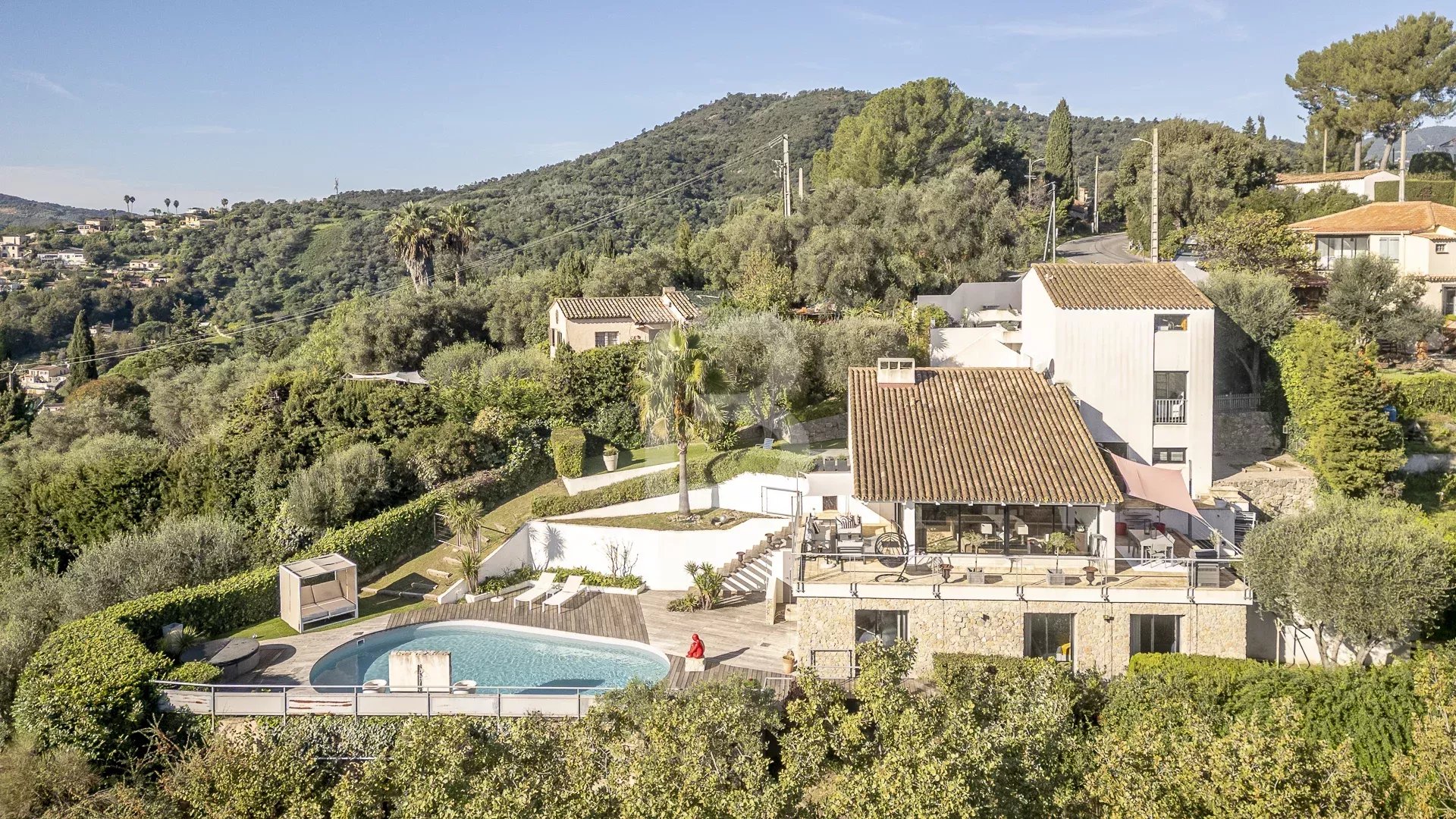 Superbe villa contemporaine avec vue époustouflante  à Auribeau-sur-Siagne