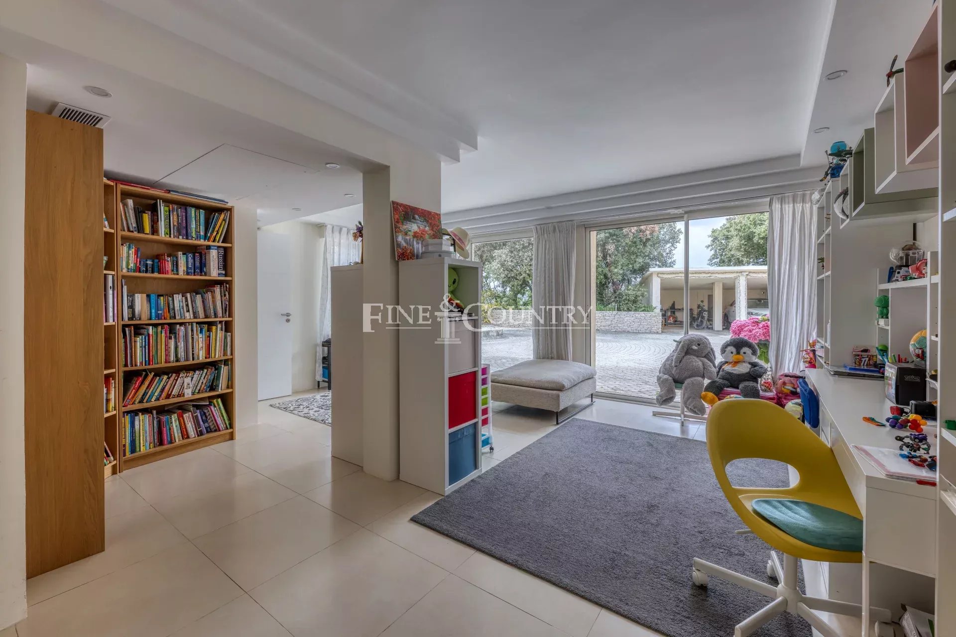 Photo of for sale property in Valbonne with tennis and hélipad