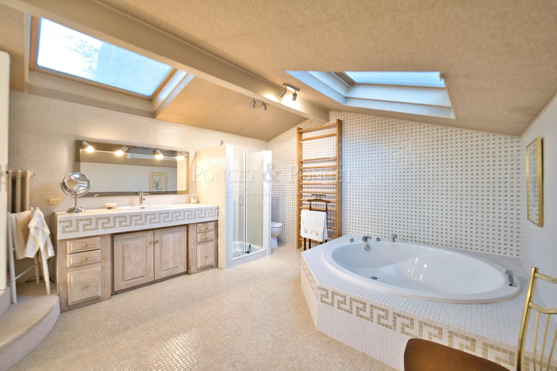 4 Bedroom Villa/Townhouse's Image 15