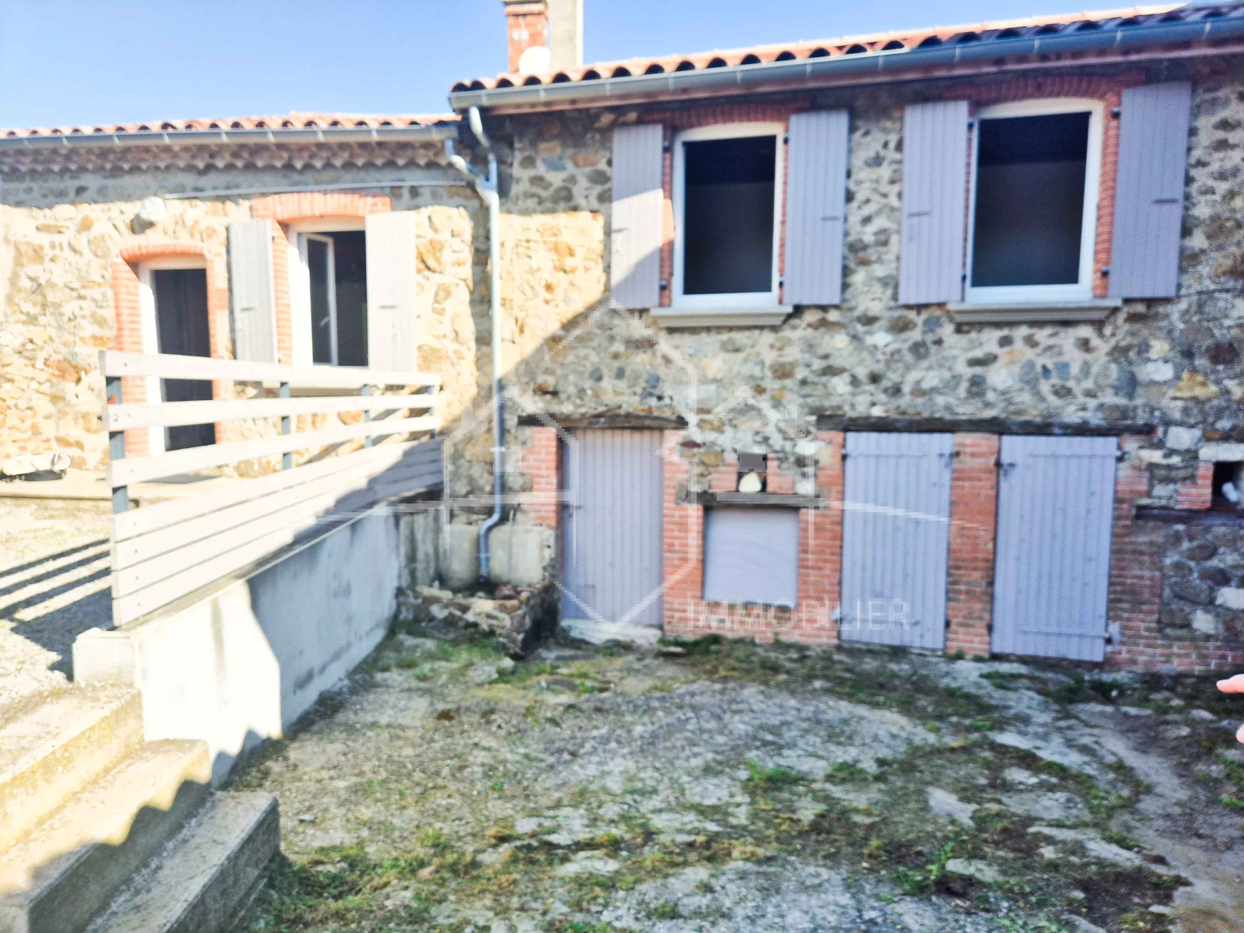Maison en pierre de 81 m² à Talencieux