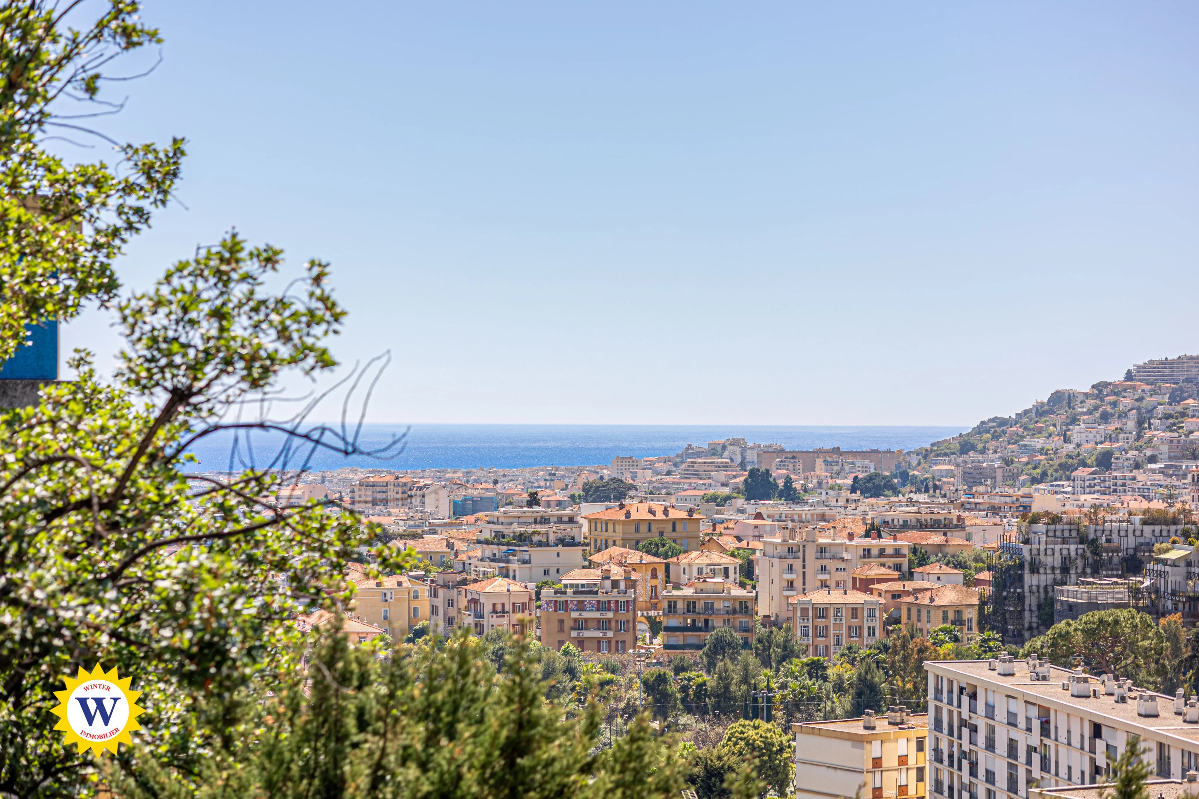 NICE NORD – 3 PIÈCES AVEC EXTÉRIEURS ET VUE MER DÉGAGÉE – GARAGE EN SUS
