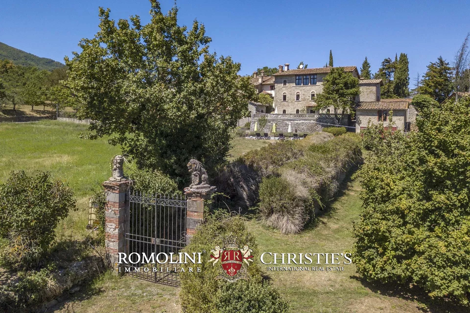 MANOR HOUSE FOR SALE IN CAPRESE MICHELANGELO, TUSCANY