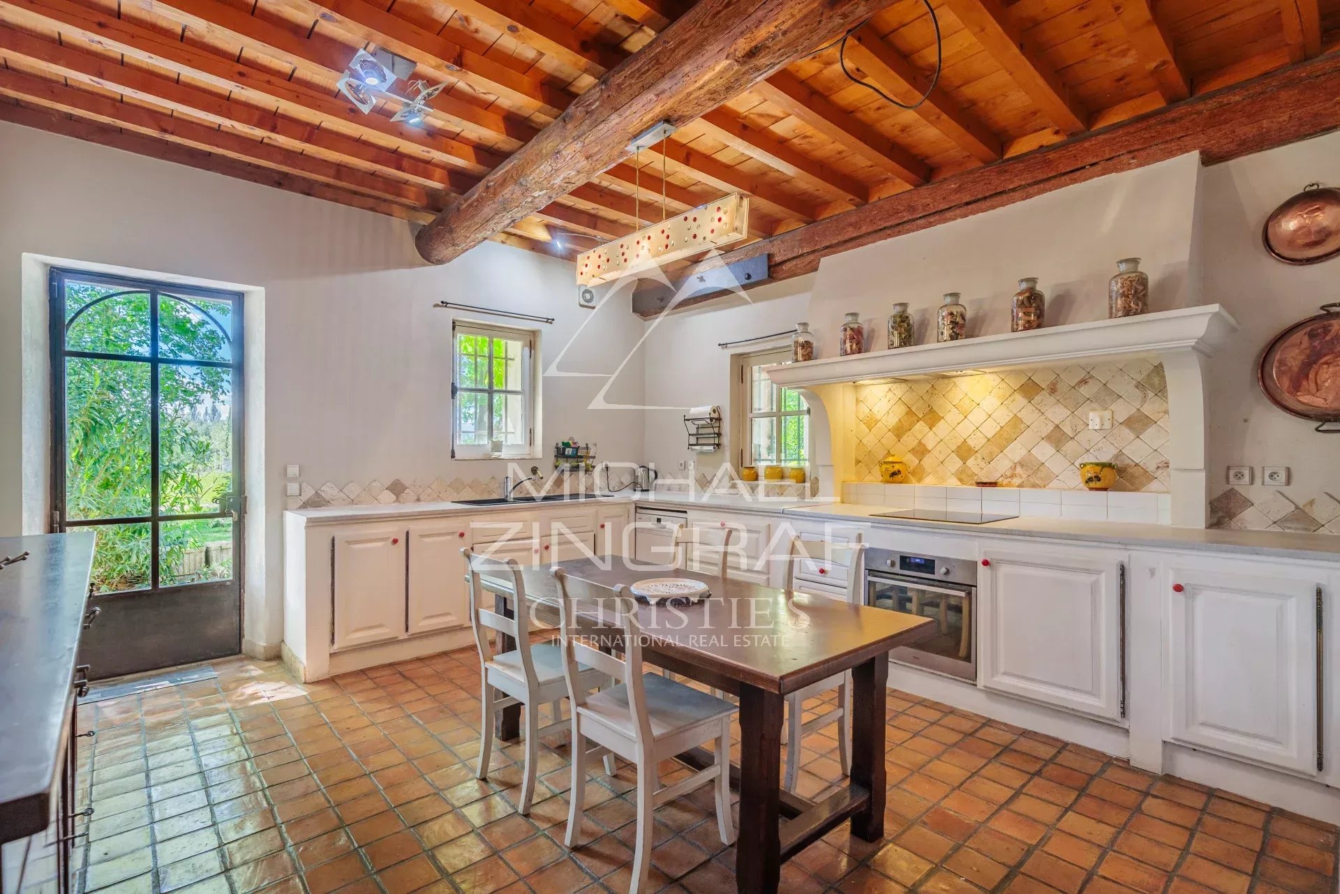 8 Bedroom Villa/Townhouse's Image 6